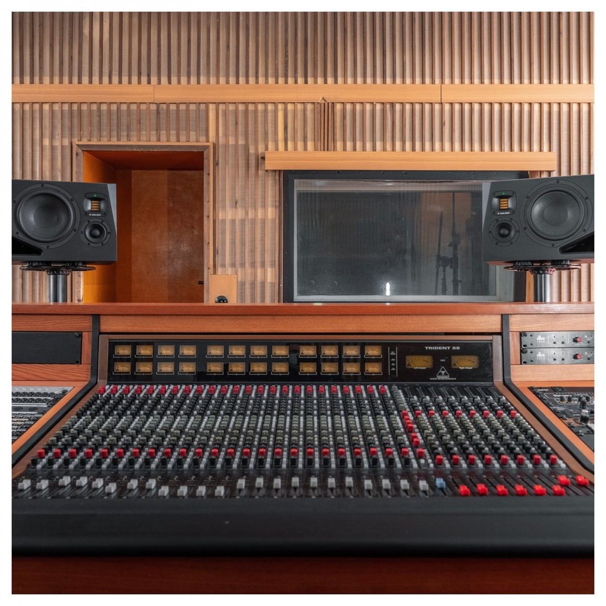 adam-audio-a8h-right_690cda0a4fd29.jpg