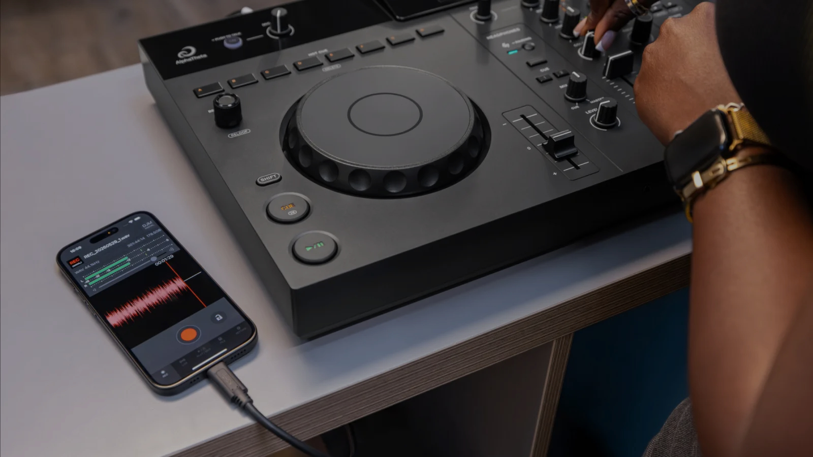 alphatheta-xdj-an_6a54c26331f42.jpg