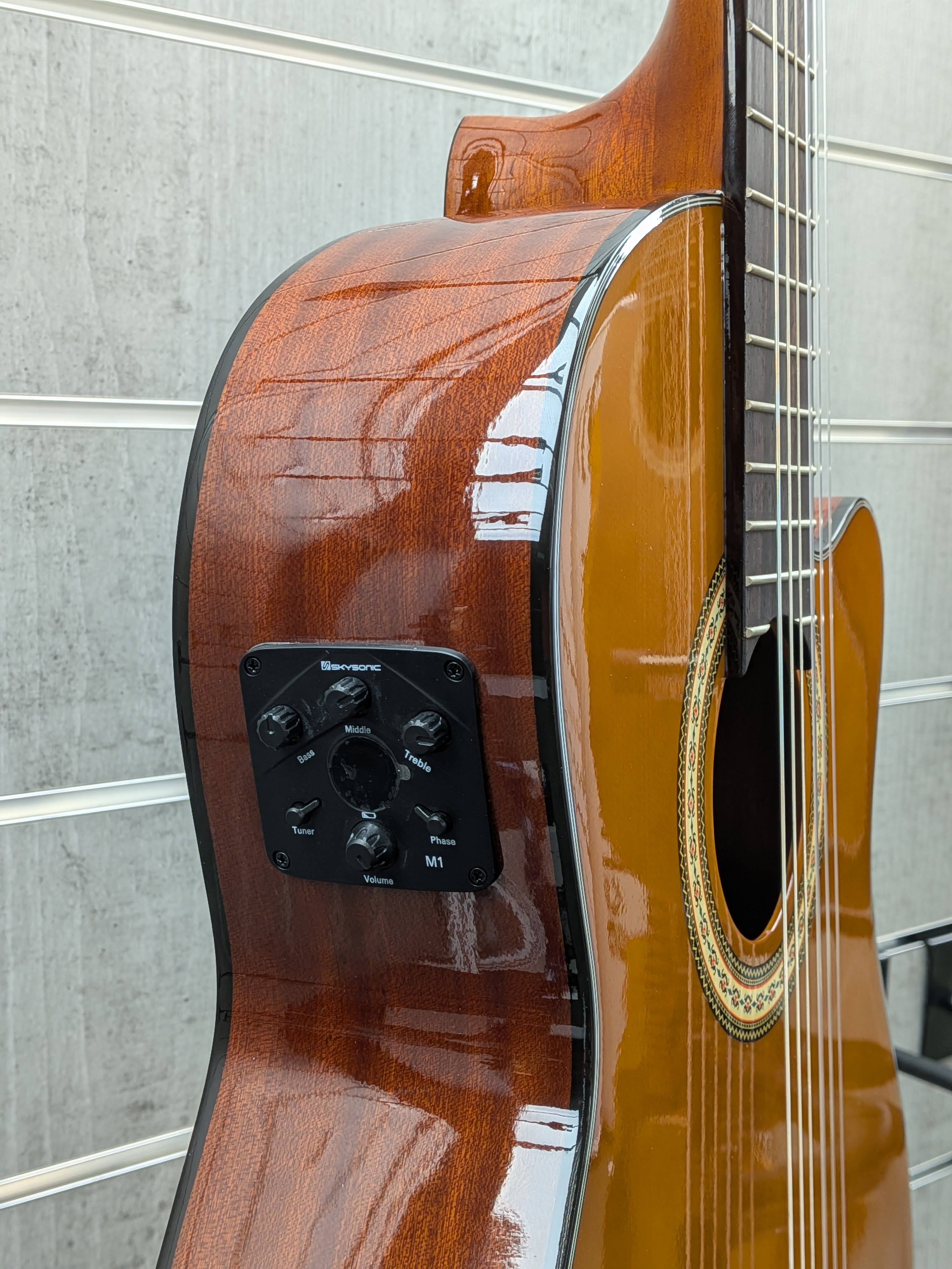 alysee-cl200ceg-guitarra-classica-cutaway-4-4-acabamento-brilhante_6a2c1d8e1f8df.jpg