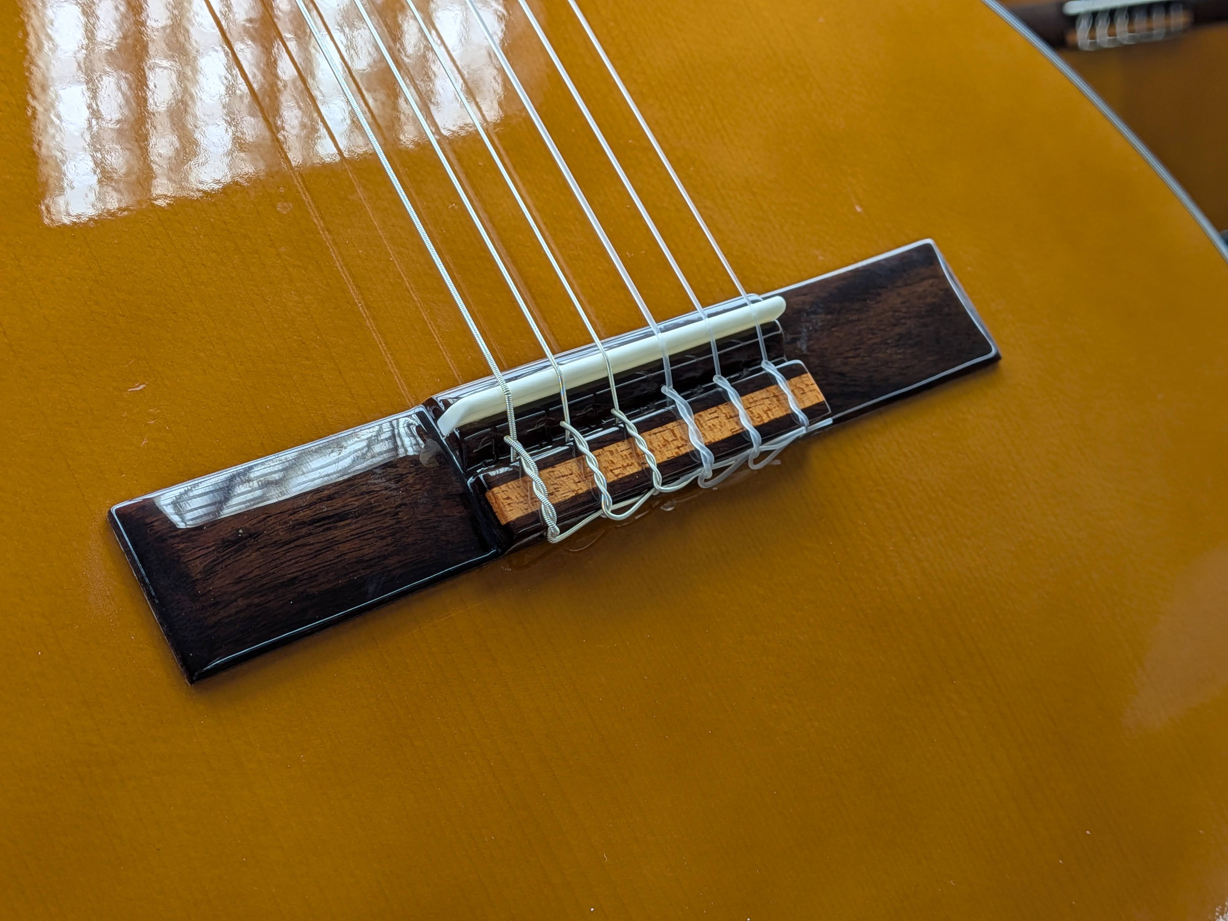 alysee-cl200ceg-guitarra-classica-cutaway-4-4-acabamento-brilhante_6a2c1d9197a1a.jpg