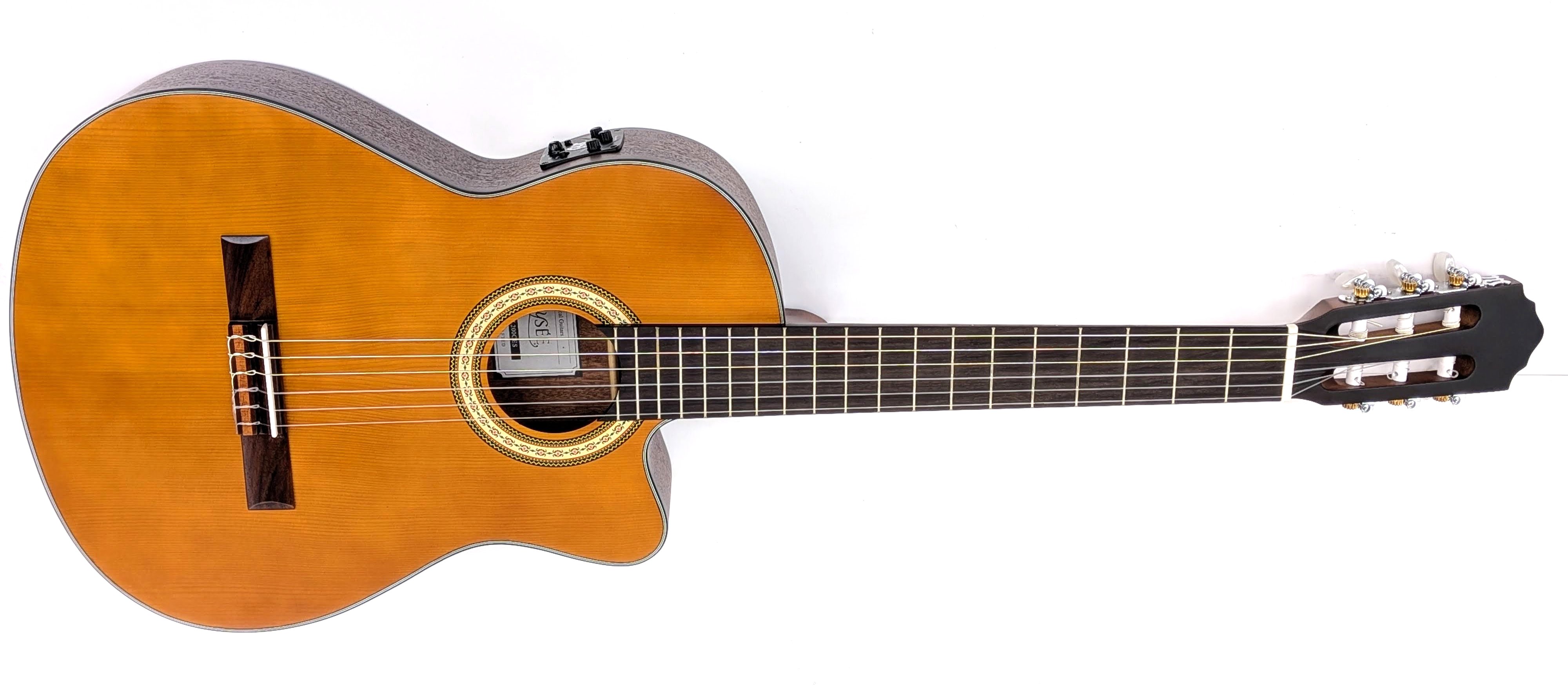 alysee-cl200ceg-guitarra-classica-cutaway-4-4-acabamento-brilhante_6a2c1da21c529.jpg