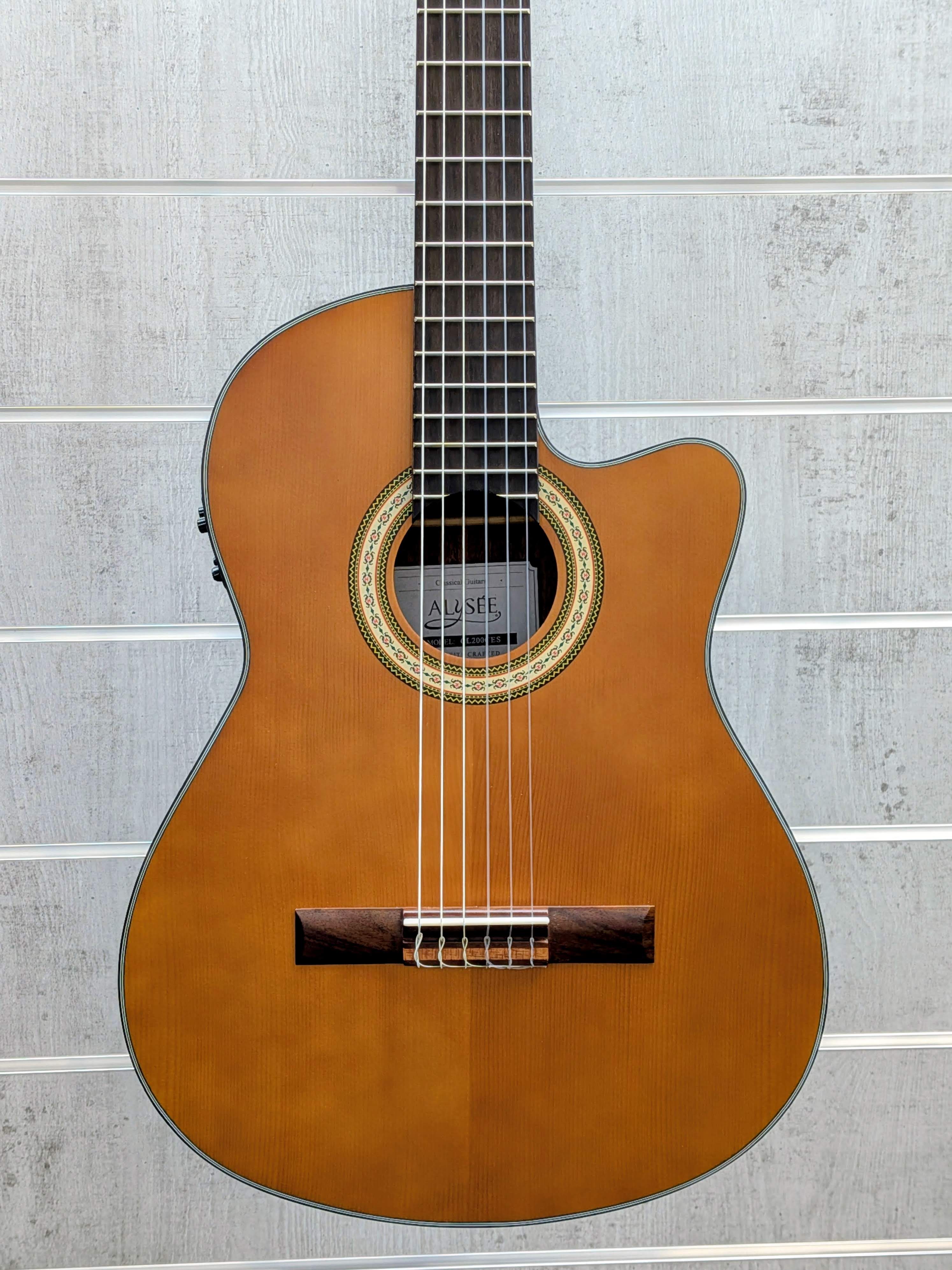 alysee-cl200ces-guitarra-classica-cutaway-4-4-acabamento-satinado_6a2c1d257ad96.jpg