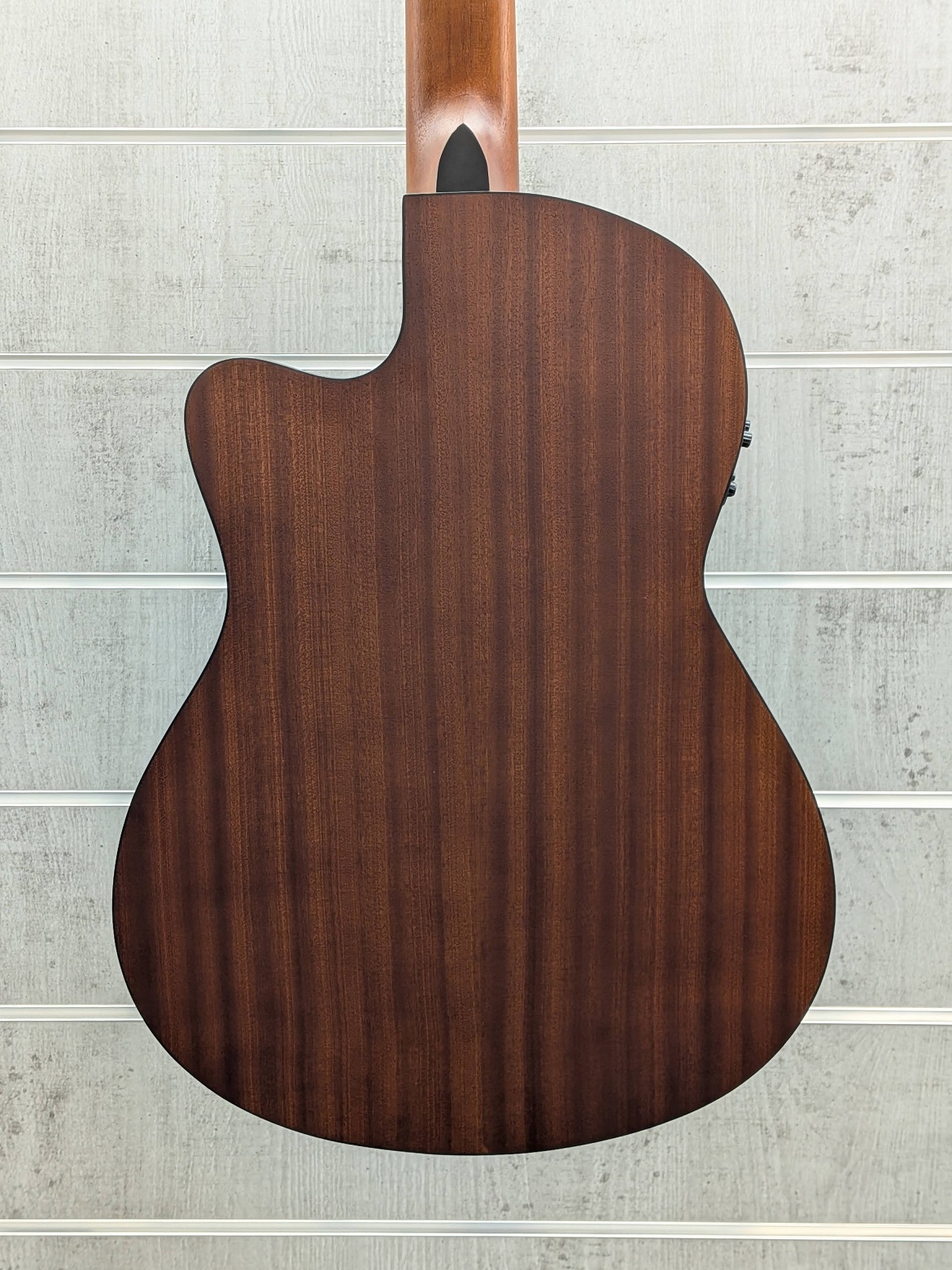 alysee-cl200ces-guitarra-classica-cutaway-4-4-acabamento-satinado_6a2c1d28ee04b.jpg