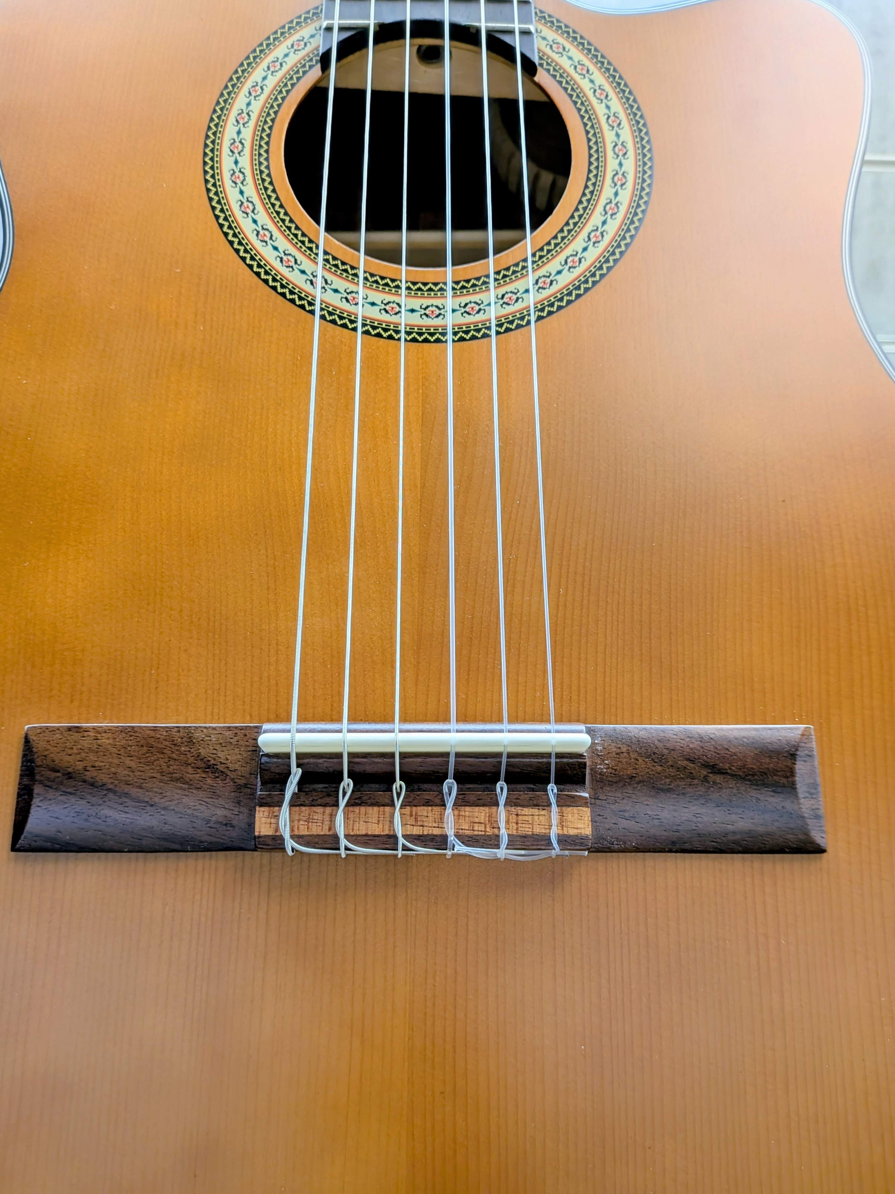 alysee-cl200ces-guitarra-classica-cutaway-4-4-acabamento-satinado_6a2c1d3207012.jpg