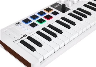 arturia-minilab-37-white_6a4bbe30b2b97.jpg