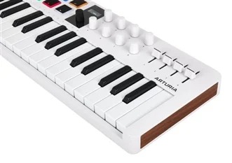 arturia-minilab-37-white_6a4bbe33dfa0f.jpg