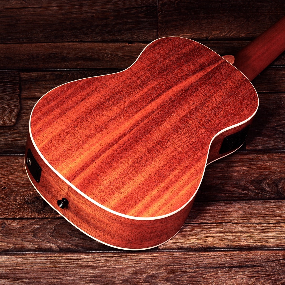 barnes-mullins-bass-ukulele-mahogany_6915b0aaafd29.jpg