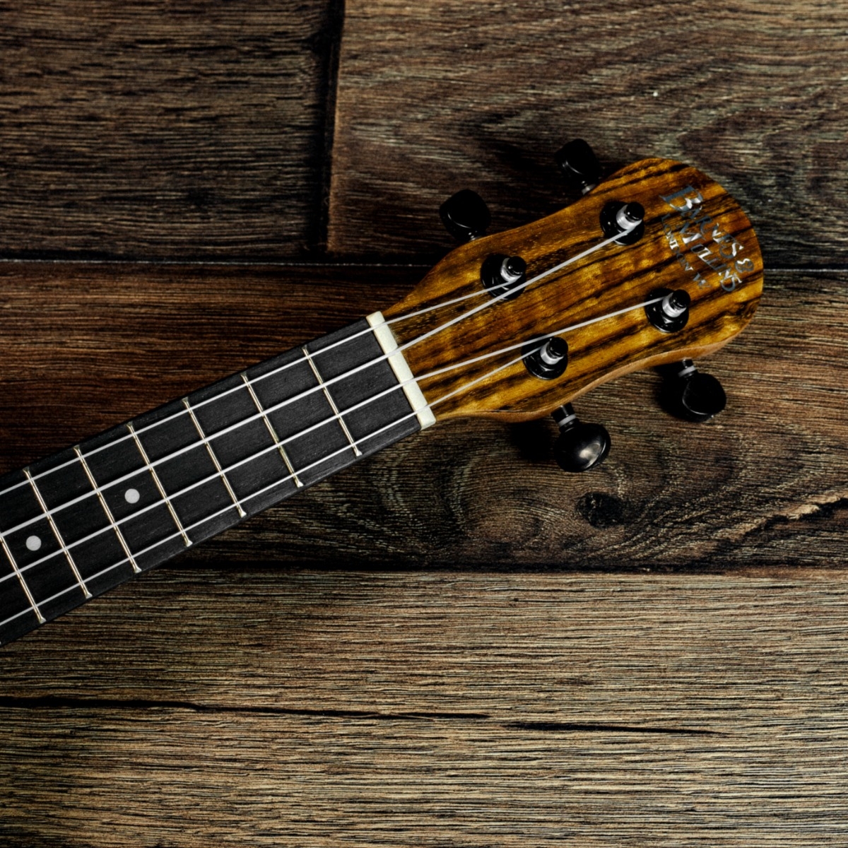 barnes-mullins-soprano-ukulele-walnut_6915aa7fa8bbe.jpg