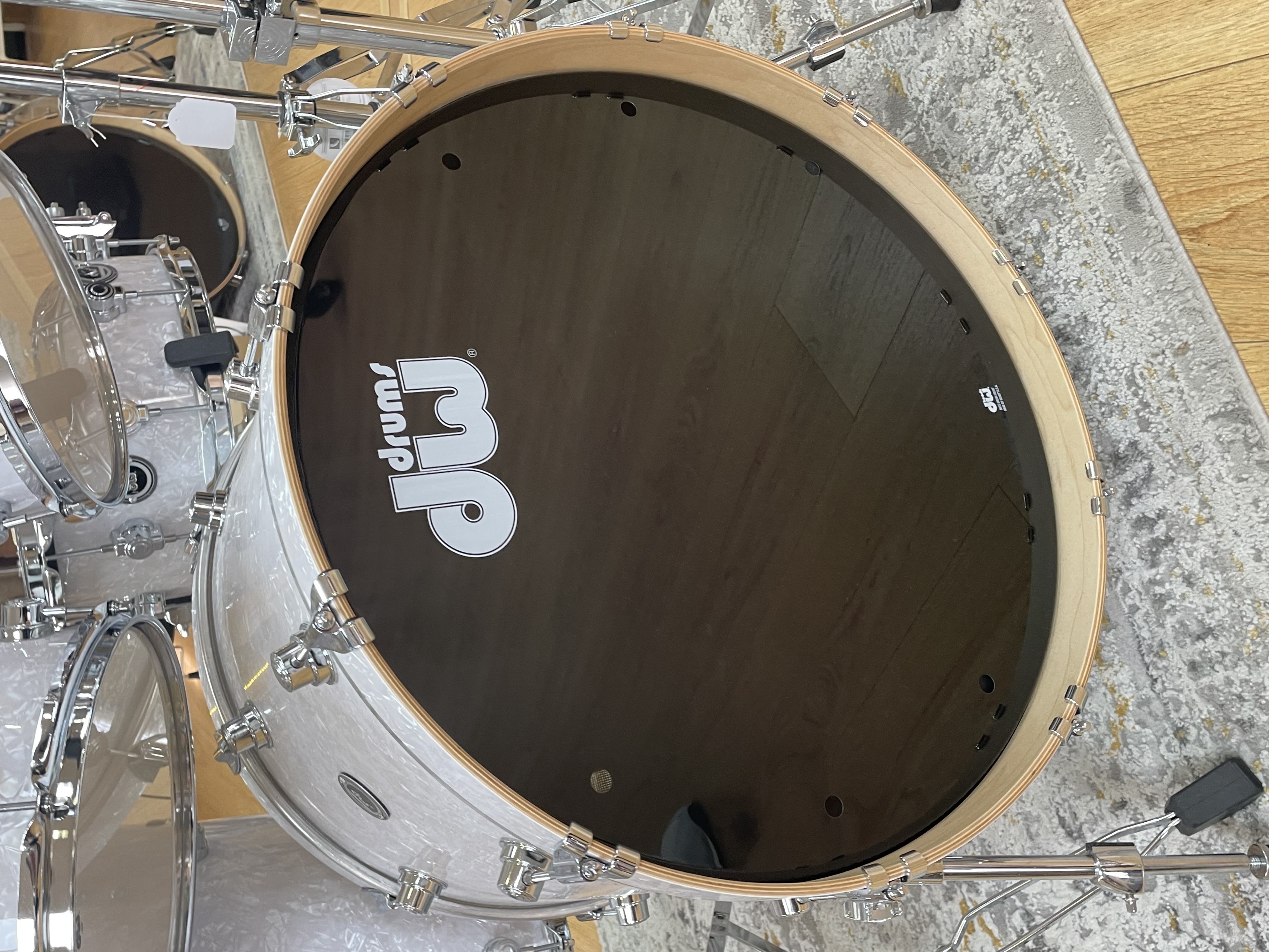 bdw-dwe-5-piece-drum-kit-bundle-white-marine-pearl-roland-v71-4cy-4wt-01-dektfp05tbwmcprcv71-b_6a16e9dfbb062.jpeg