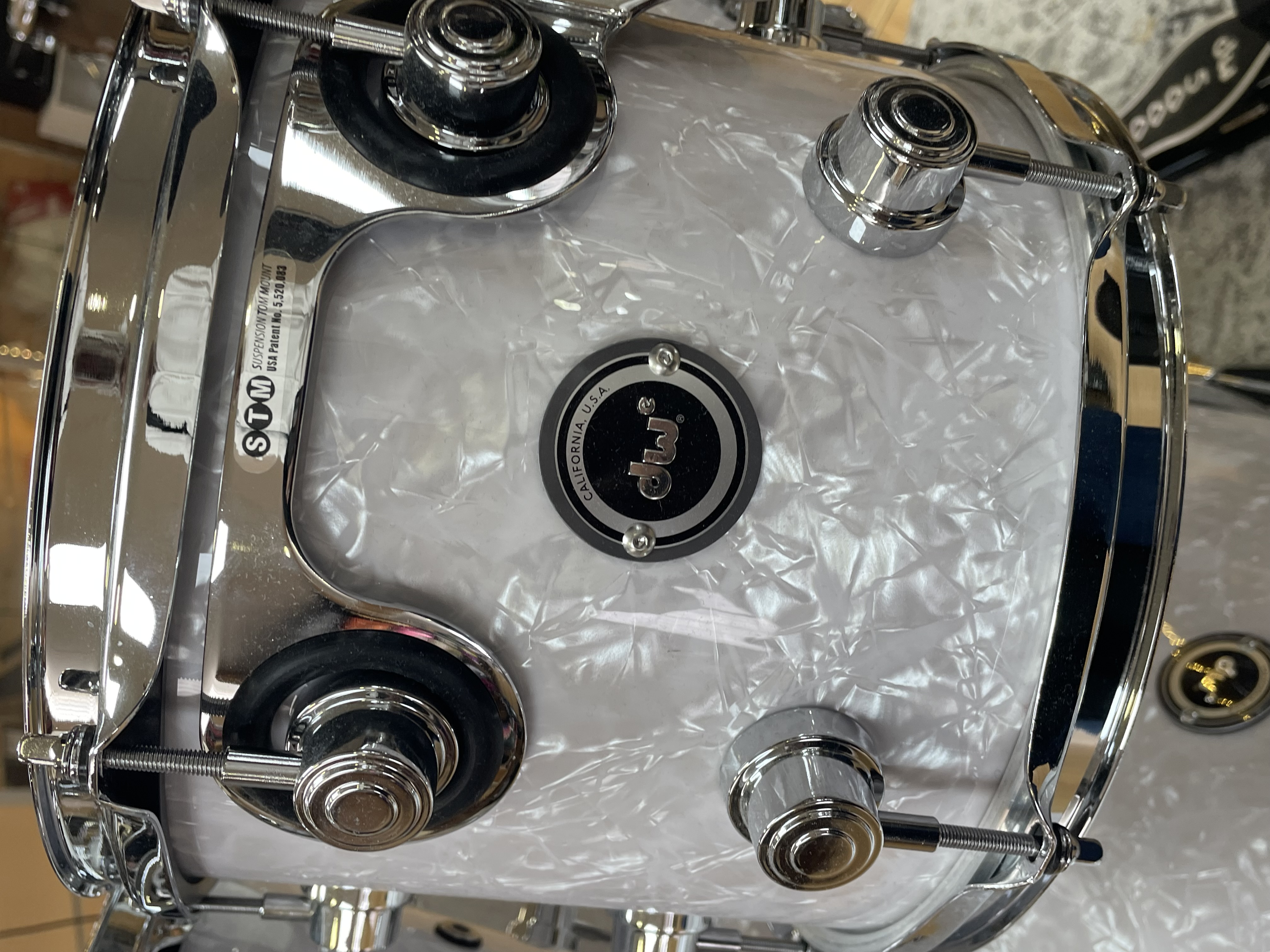 bdw-dwe-5-piece-drum-kit-bundle-white-marine-pearl-roland-v71-4cy-4wt-01-dektfp05tbwmcprcv71-b_6a16e9eb1342f.jpeg