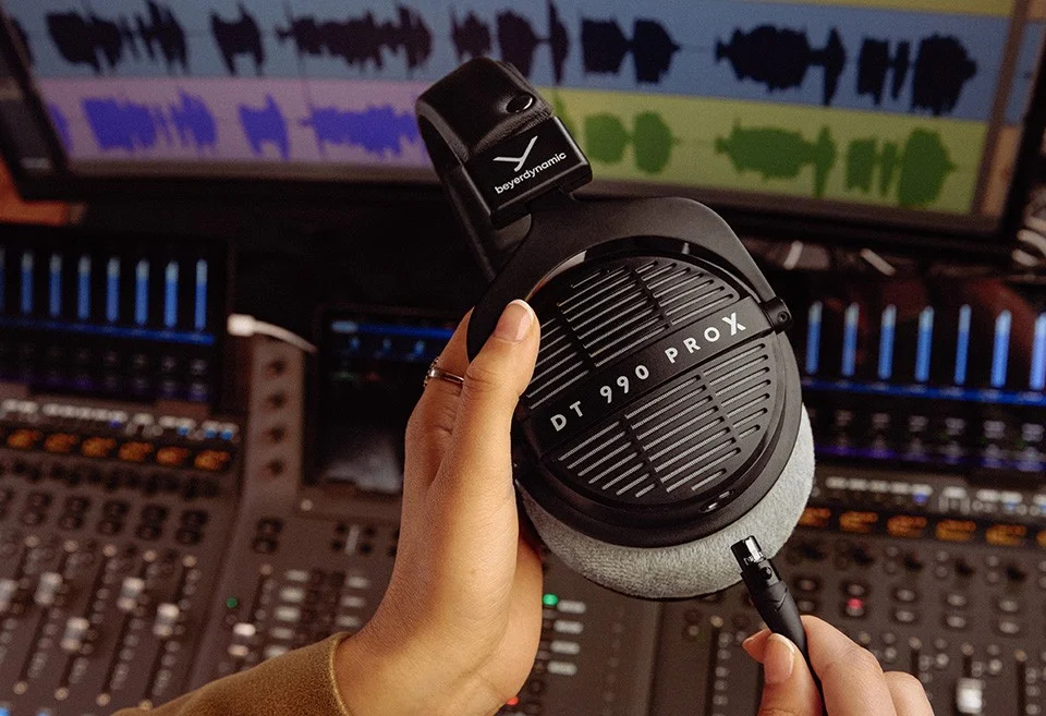 beyerdynamic-dt-990-pro-x_687f6bb97aa88.jpg