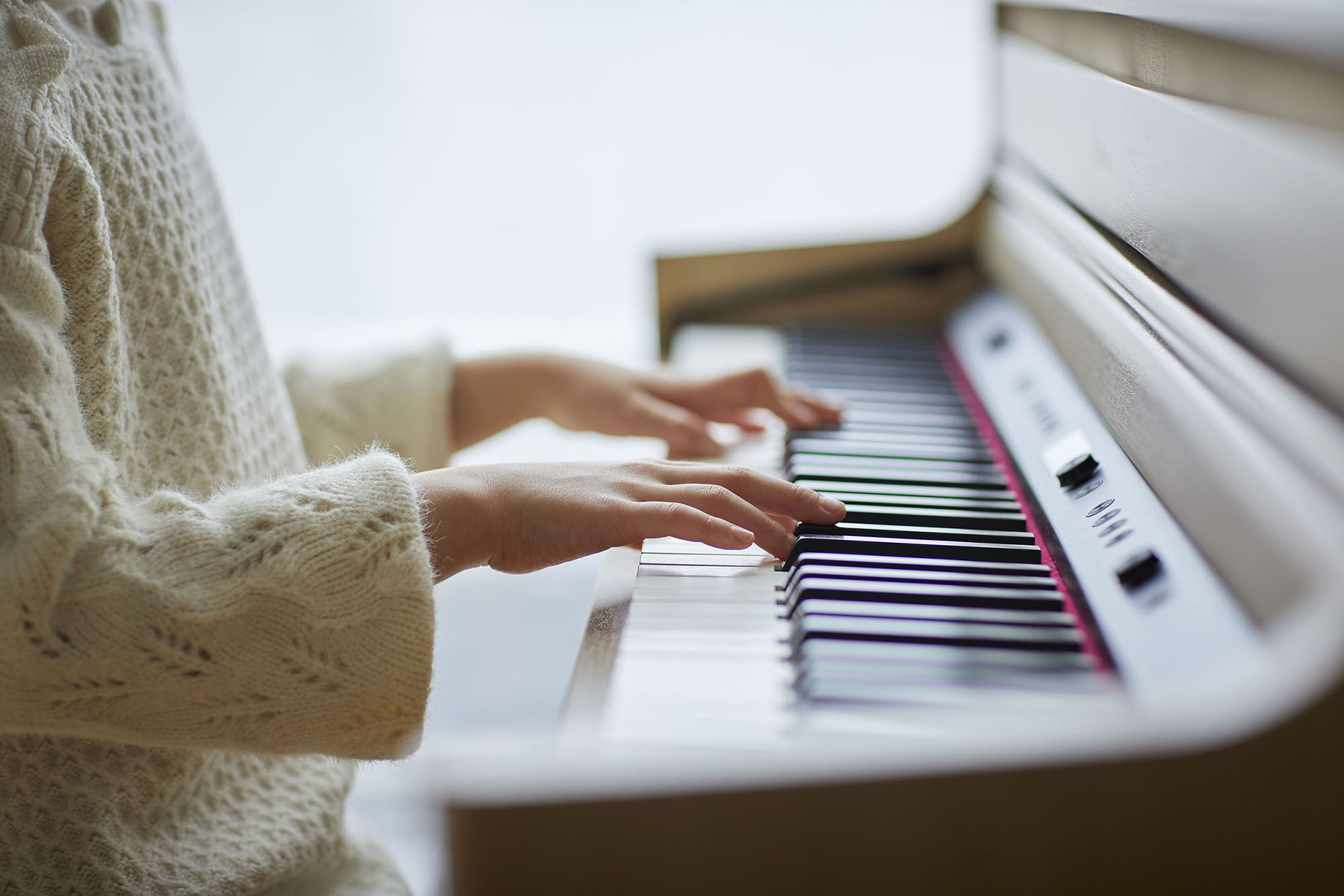 bpiano-digital-roland-hp704-ch-charcoal-black-preto-acetinado-premium-piano-eletrico-vertical-b_68b82ab6c7ffc.jpg