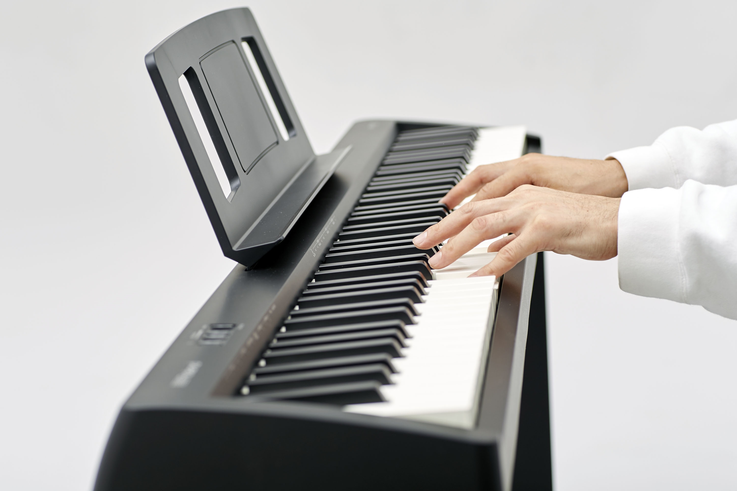 bpiano-roland-fp-10-bk-com-suporte-roland-kscfp10-bk-incluido-best-seller-b_6830522ee0443.jpg