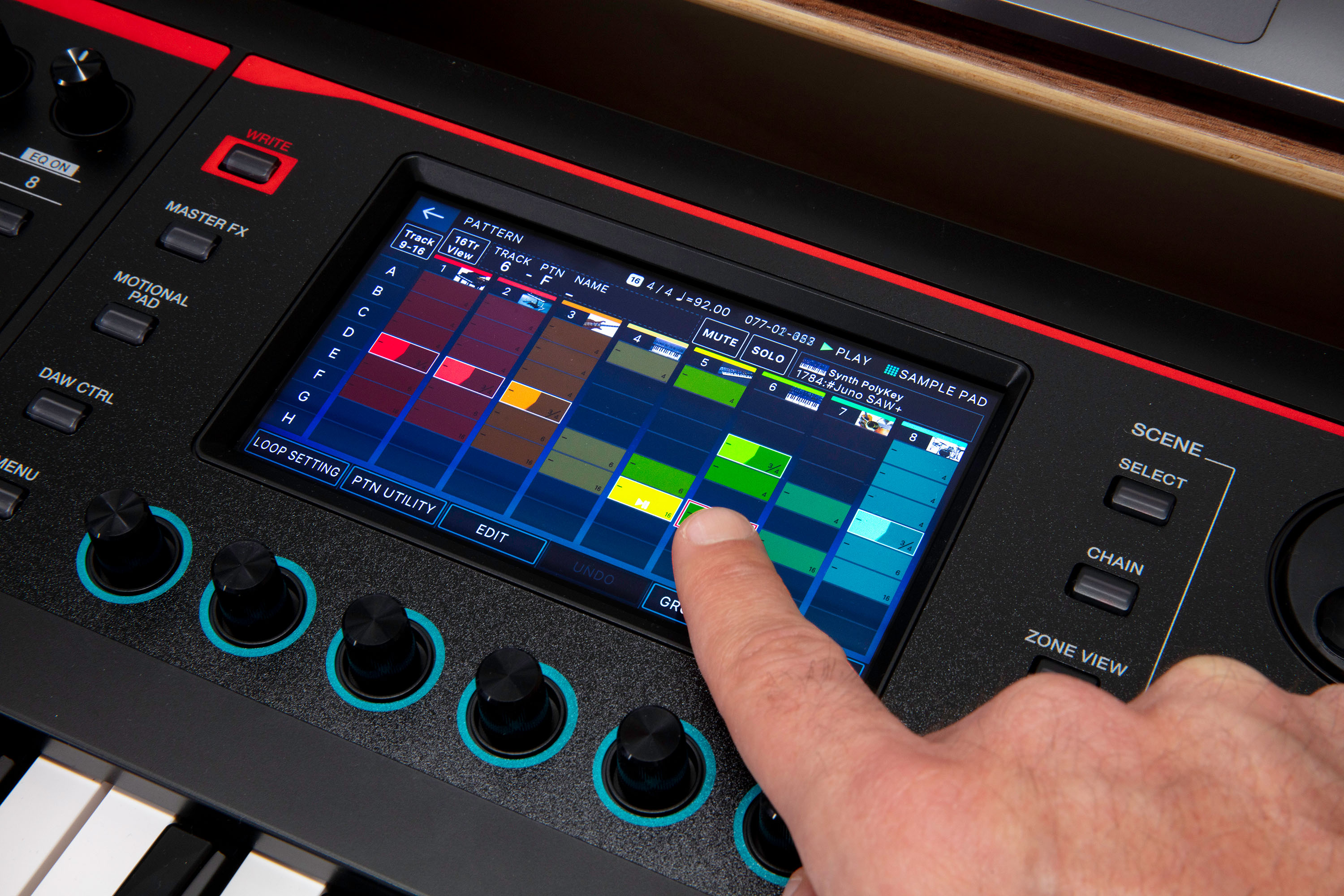 broland-fantom-06-sintetizador-3500-sons-visor-touch-a-cores-sampling-61-teclas-b_683db8fad5620.jpg