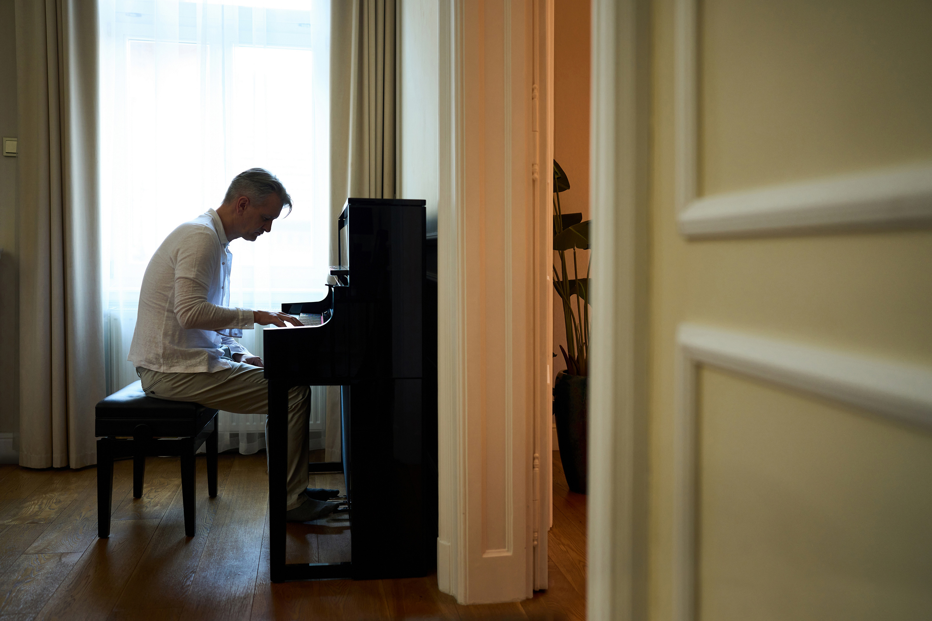 broland-lx-9-pe-piano-vertical-digital-preto-polido-10-anos-garantia-b_68376115a563e.jpeg