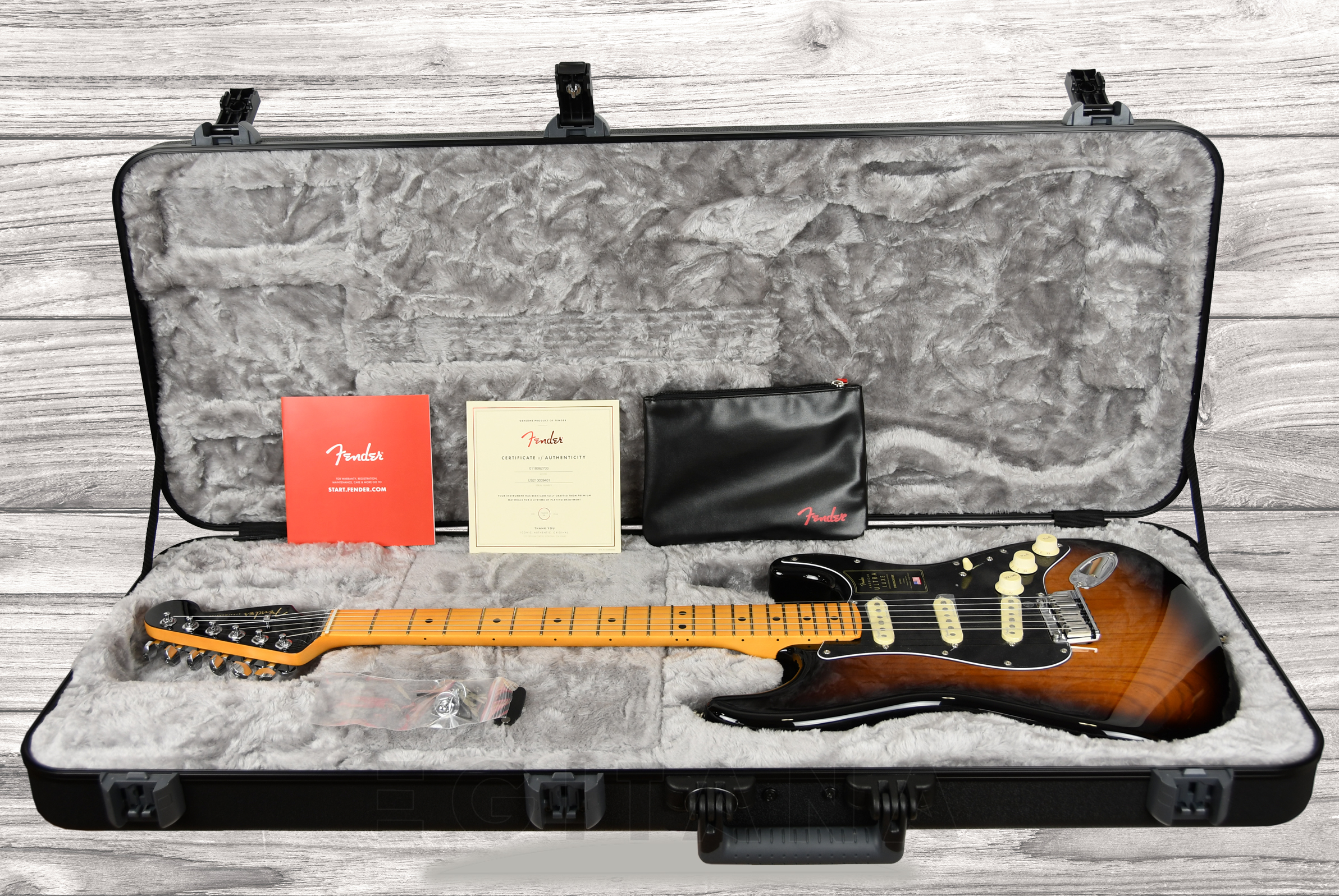 fender-am-ultra-luxe-strat-mn-2cs_60e880cd5ff60.jpg