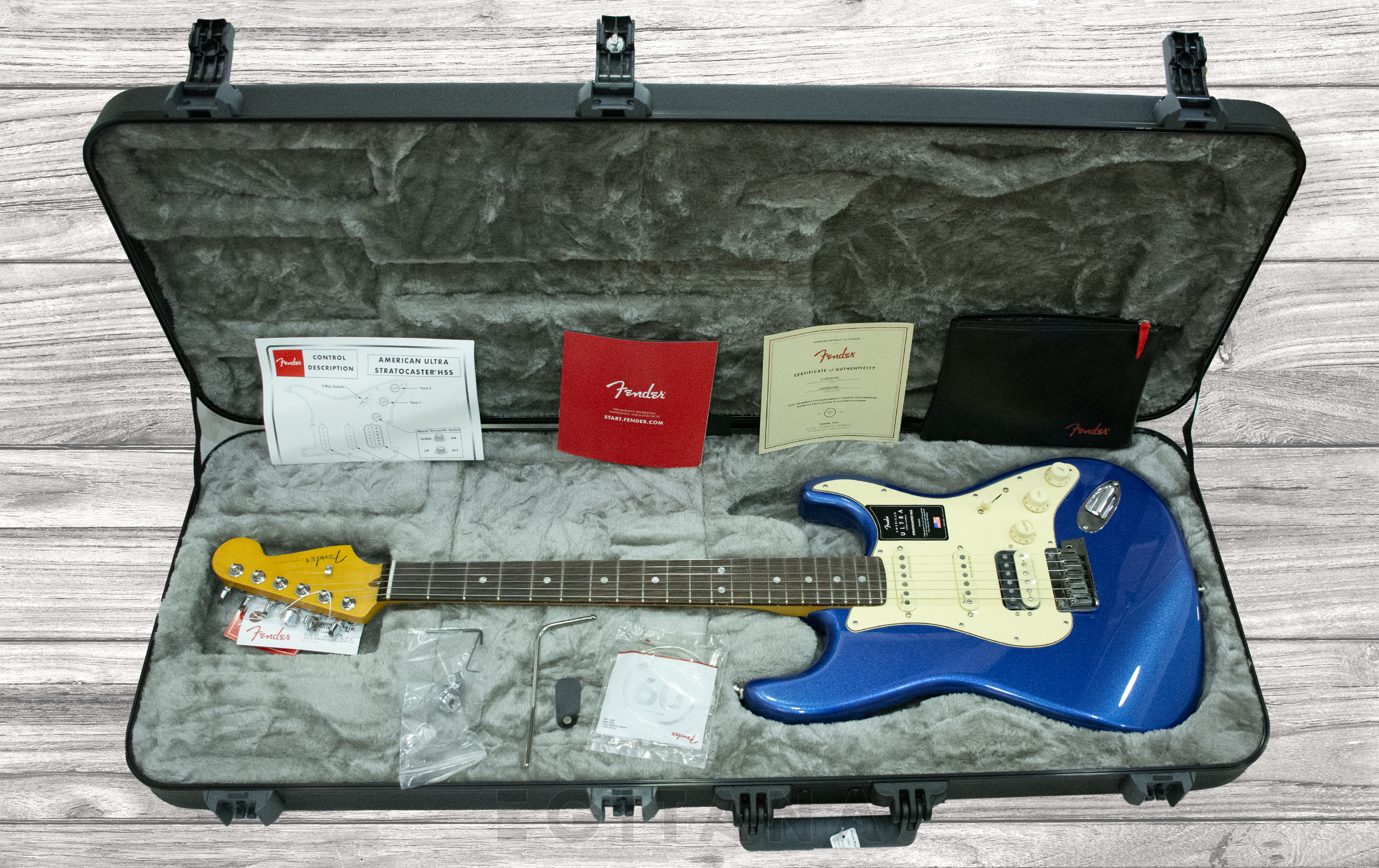 fender-am-ultra-strat-rw-hss-c-blue_5ef377ccad5be.jpg