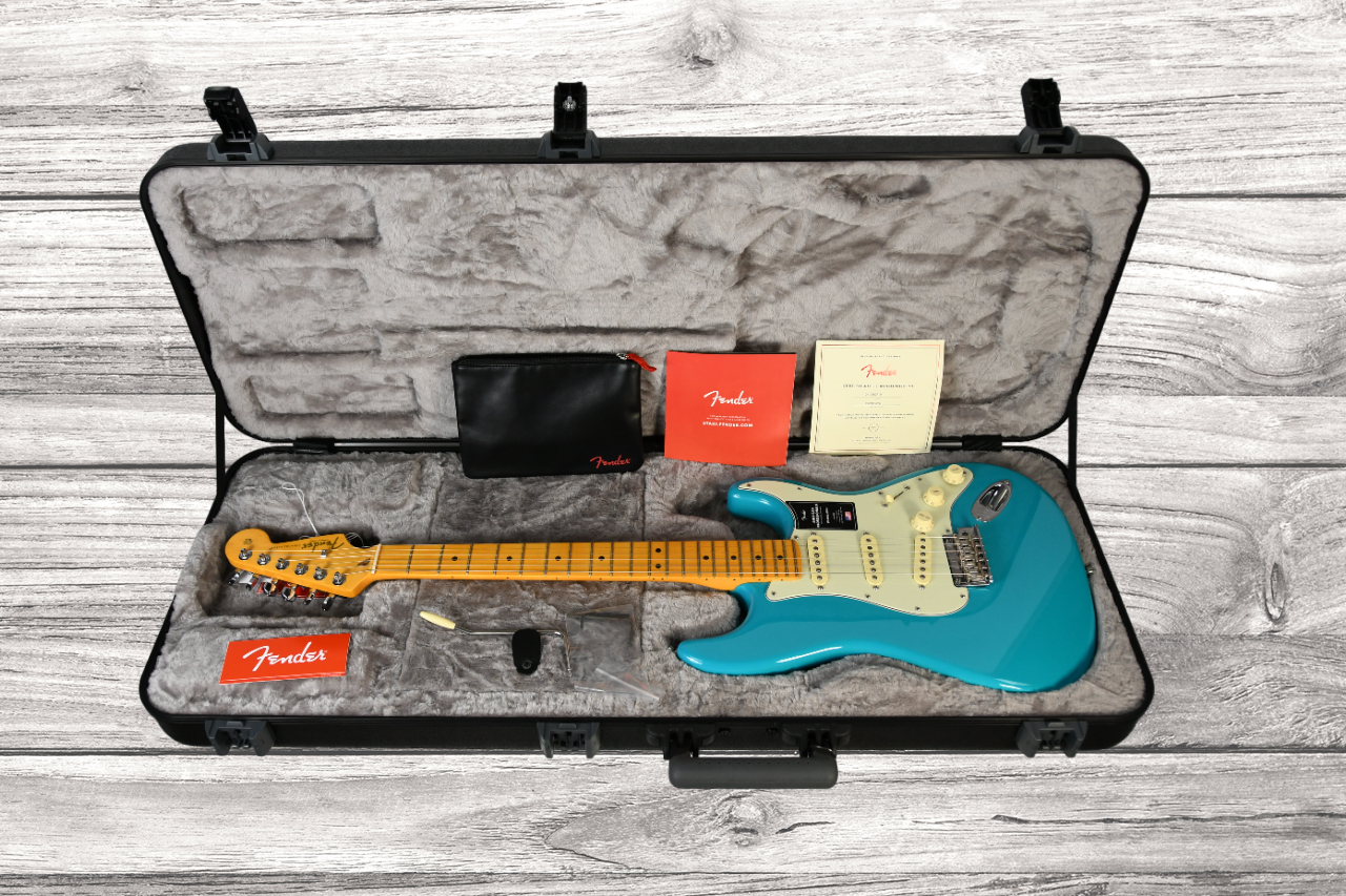 fender-american-pro-ii-strat-mn-mbl_6436d7d959ce5.jpg
