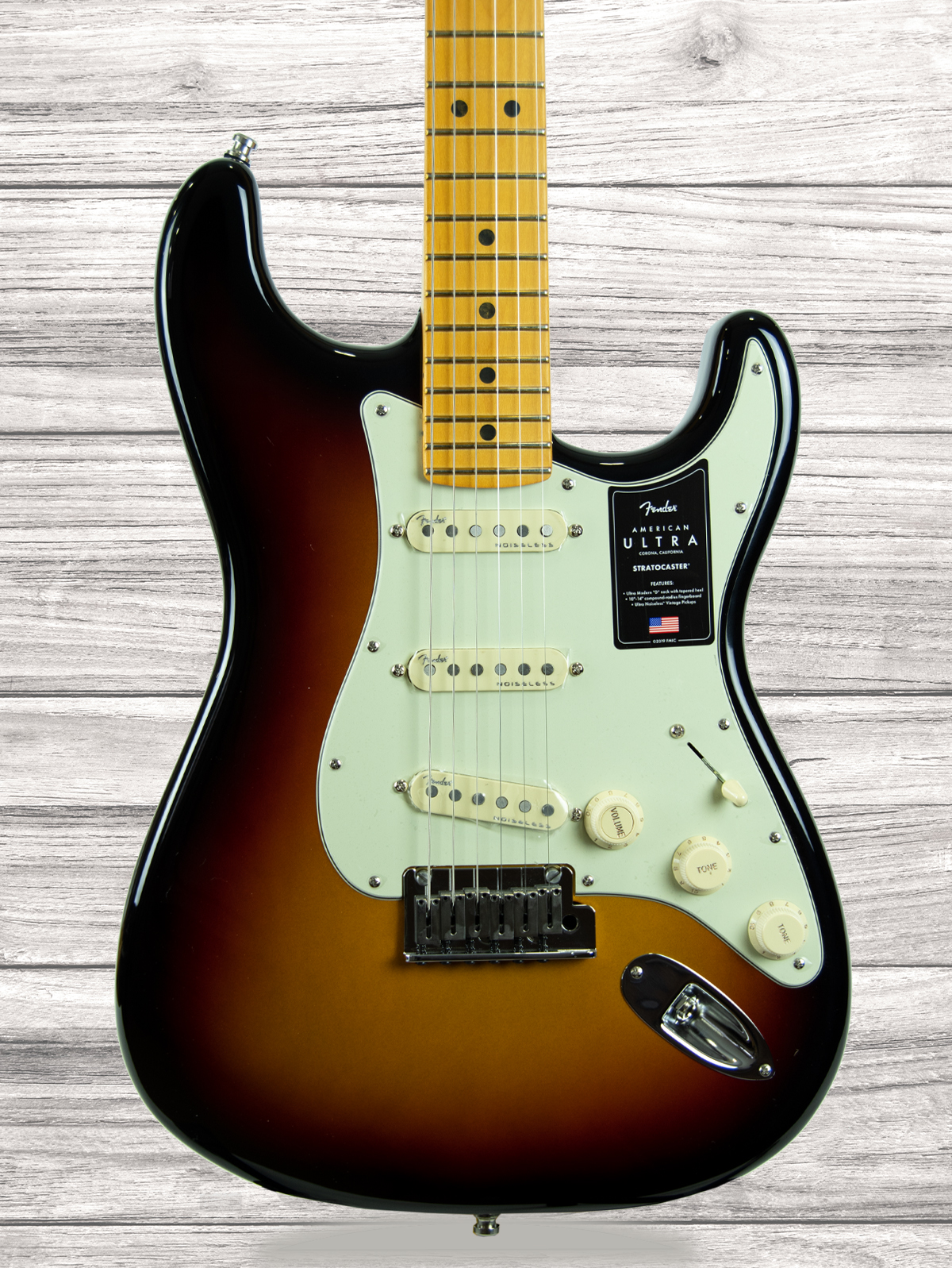 fender-american-ultra-strat-mn-ultraburst_6139ebe6cc72c.jpg