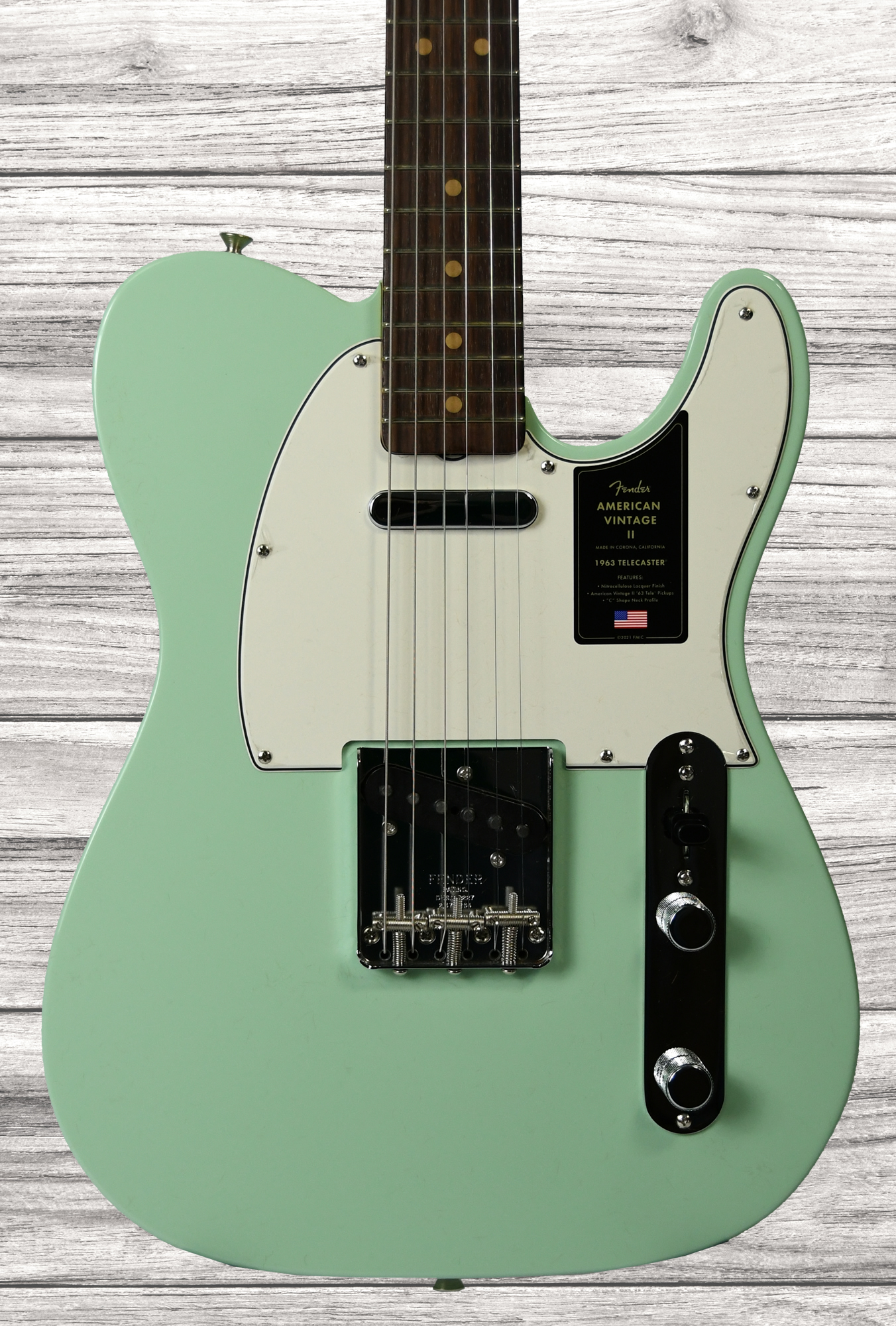 fender-american-vintage-ii-1963-rosewood-fingerboard-surf-green_635665b51c84b.jpg