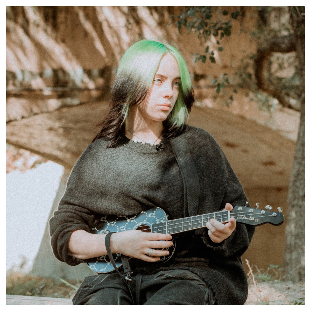fender-billie-eilish-concert-ukulele_5f7f13ca57ae5.jpg