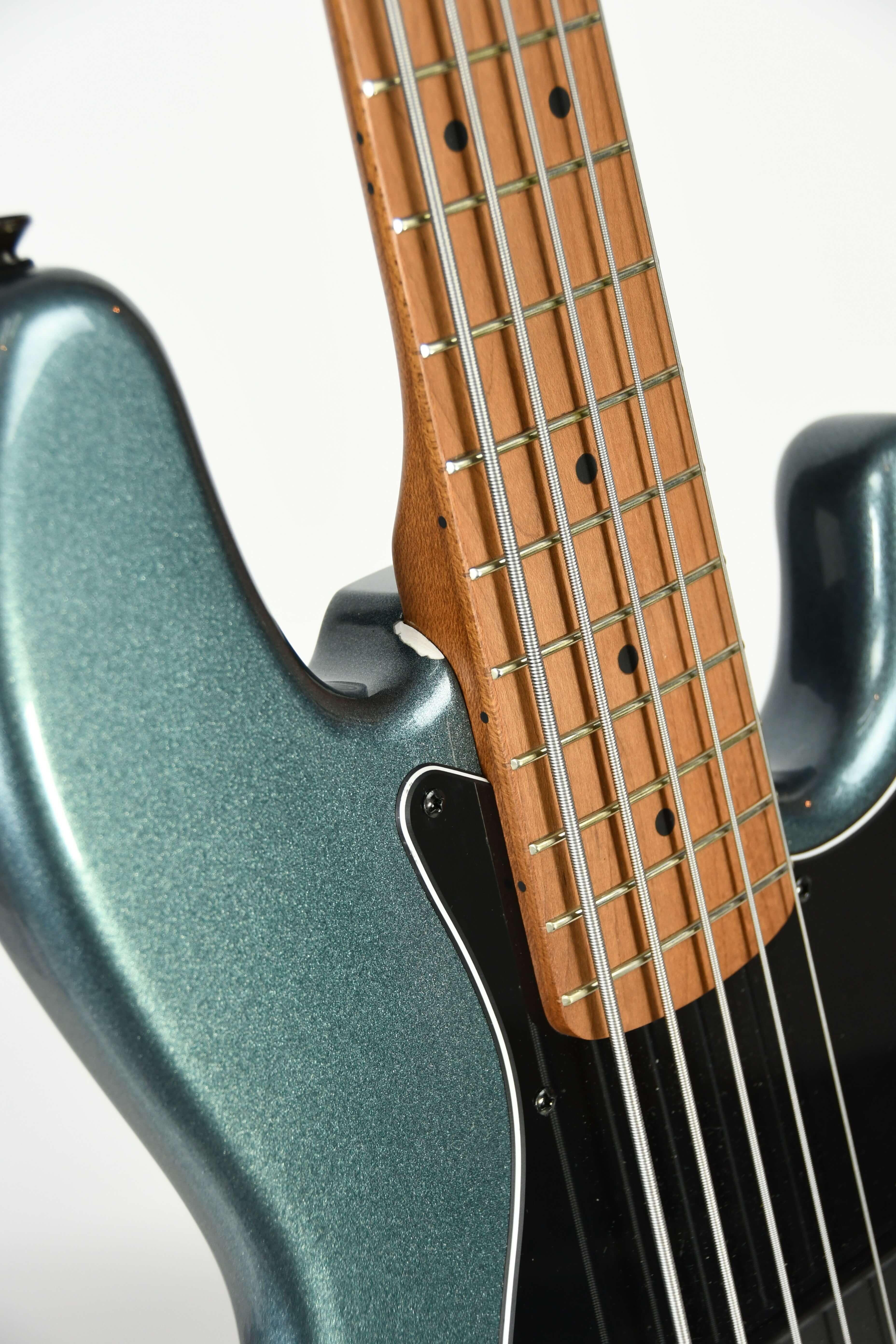 fender-contemporary-active-jazz-bass-hh-v-roasted-maple-fingerboard-black-pickguard-gunmetal-metallic-b-stock_6613fe4452018.jpg