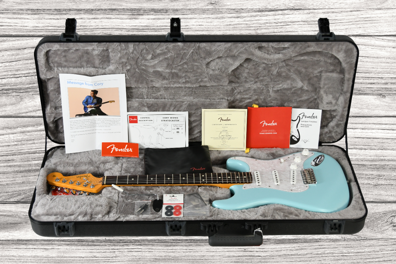 fender-cory-wong-strat-daphne-blue-edicao-limitada_65d778237f63d.jpg