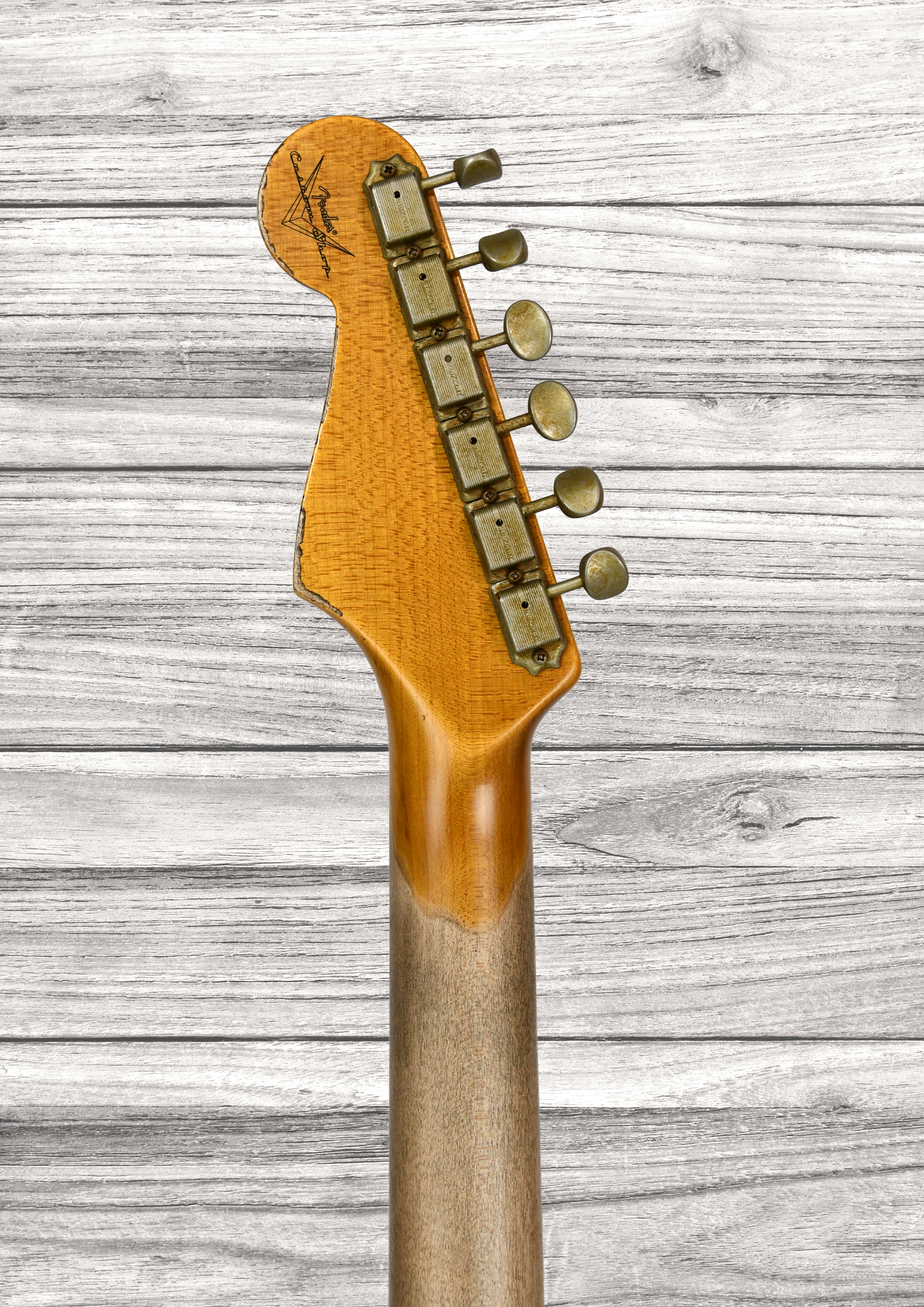 fender-custom-shop-1960-stratocaster-heavy-relic-rosewood-fingerboard-aged-black-over-3-colour-sunburst_68f7a2eaa494f.jpg