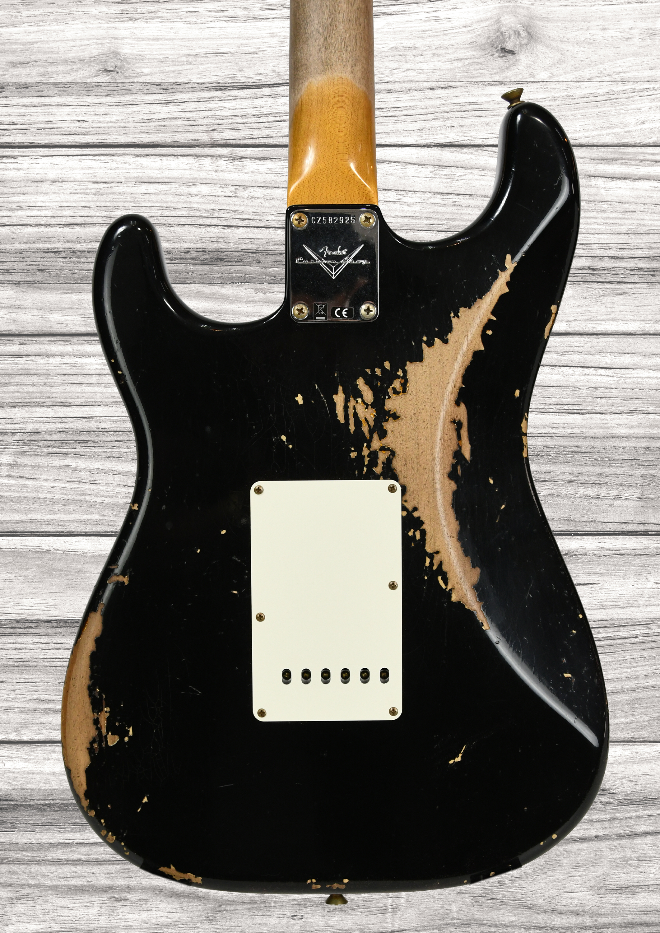 fender-custom-shop-1960-stratocaster-heavy-relic-rosewood-fingerboard-aged-black-over-3-colour-sunburst_68f7a2ed9ecc7.jpg