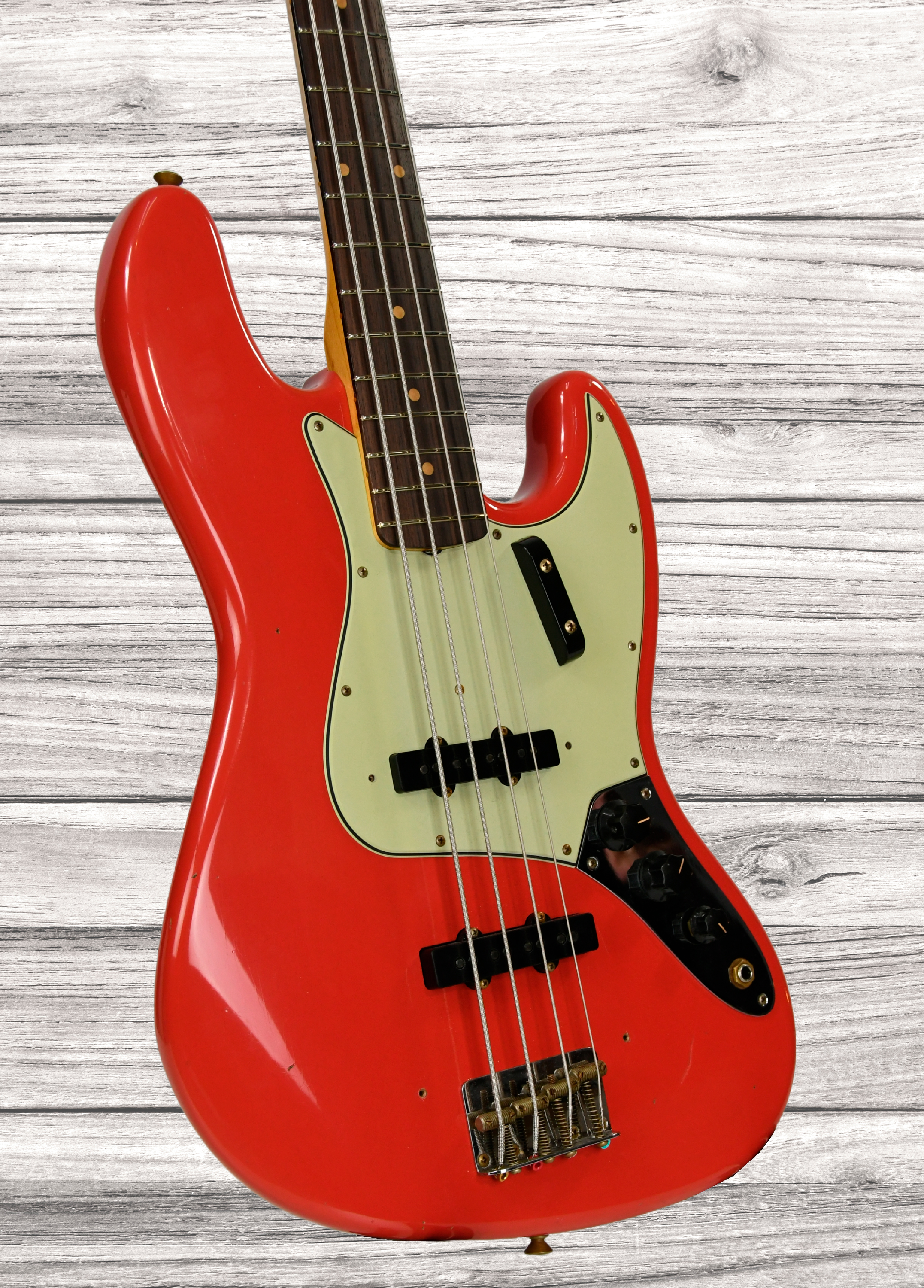 fender-custom-shop-64-jazz-bass-journeyman-aged-fiesta-red_67cae0e5bdd5c.jpg