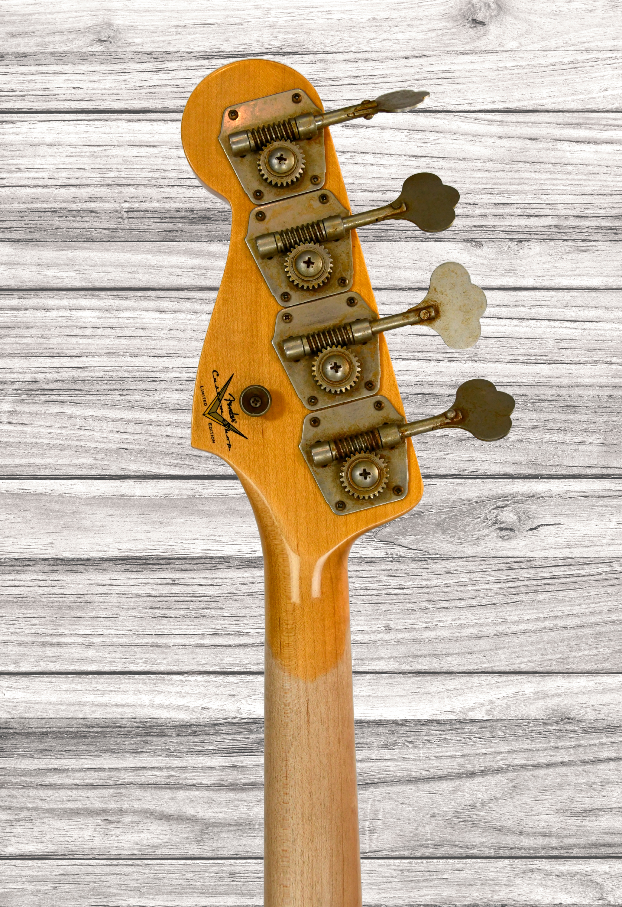 fender-custom-shop-64-jazz-bass-journeyman-aged-fiesta-red_67cae0f1c4cfa.jpg