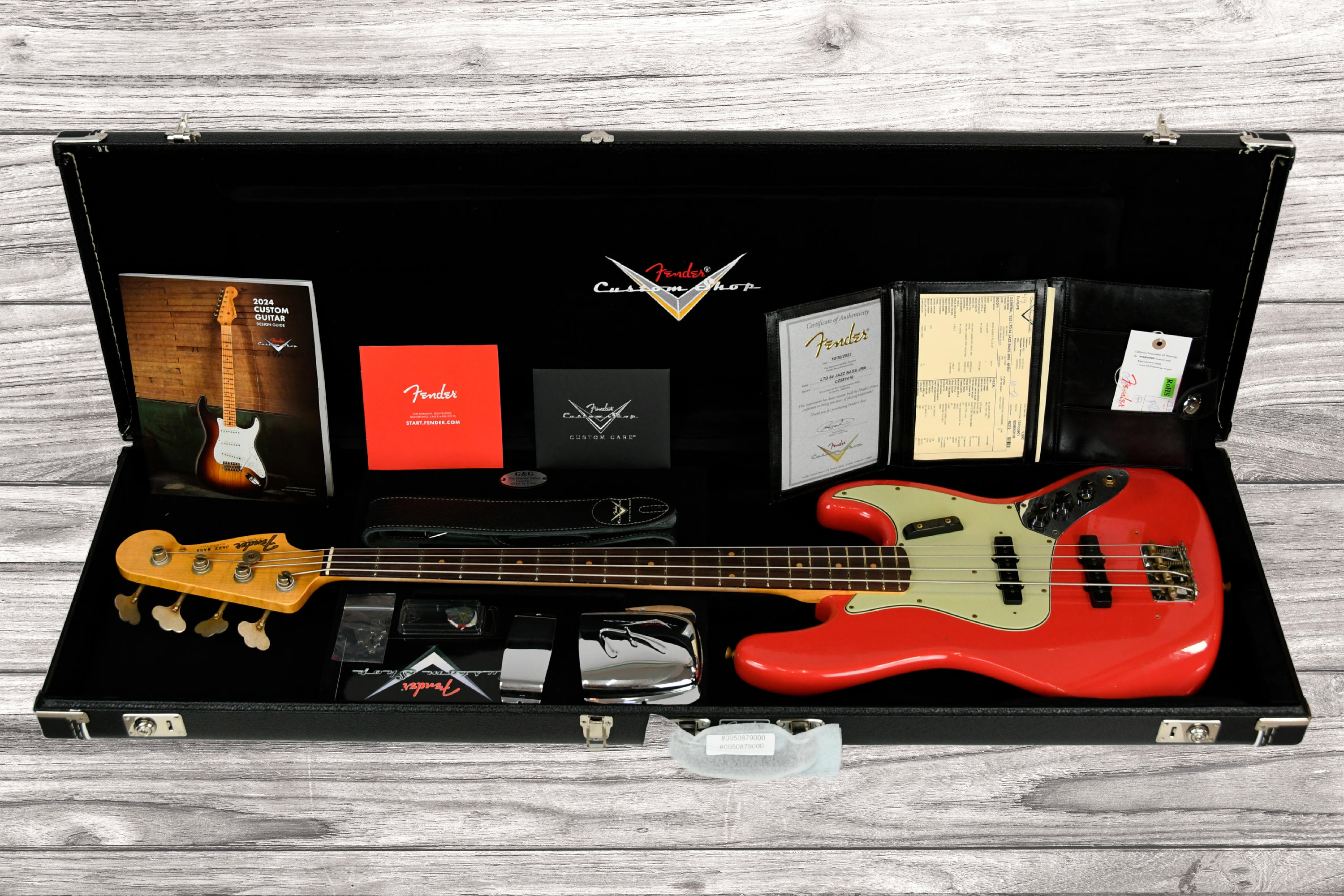 fender-custom-shop-64-jazz-bass-journeyman-aged-fiesta-red_67cae0fd83df8.jpg