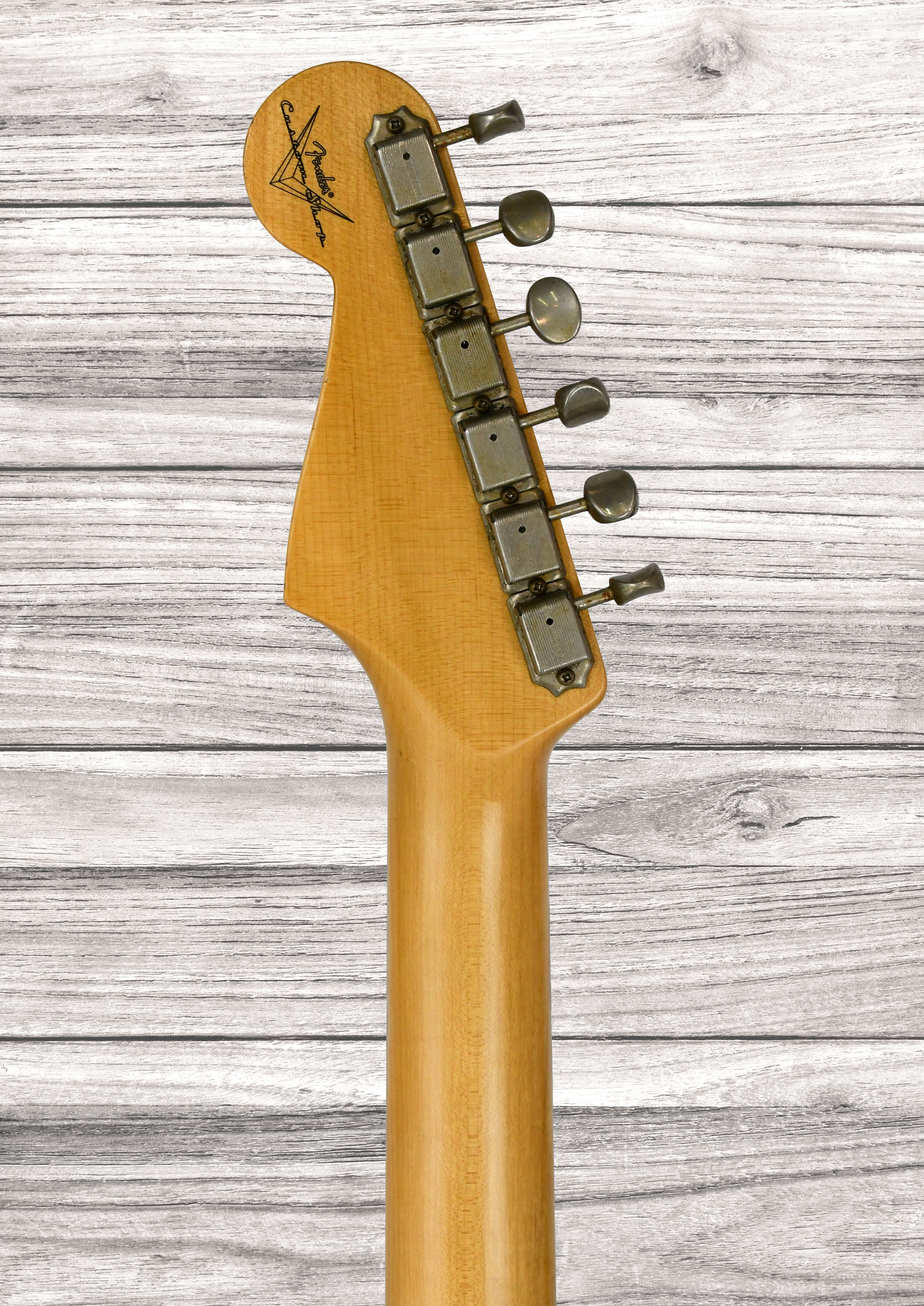 fender-custom-shop-64-stratocasterjourneyman-relic-aged-olympic-white_6931a34e140a4.jpg