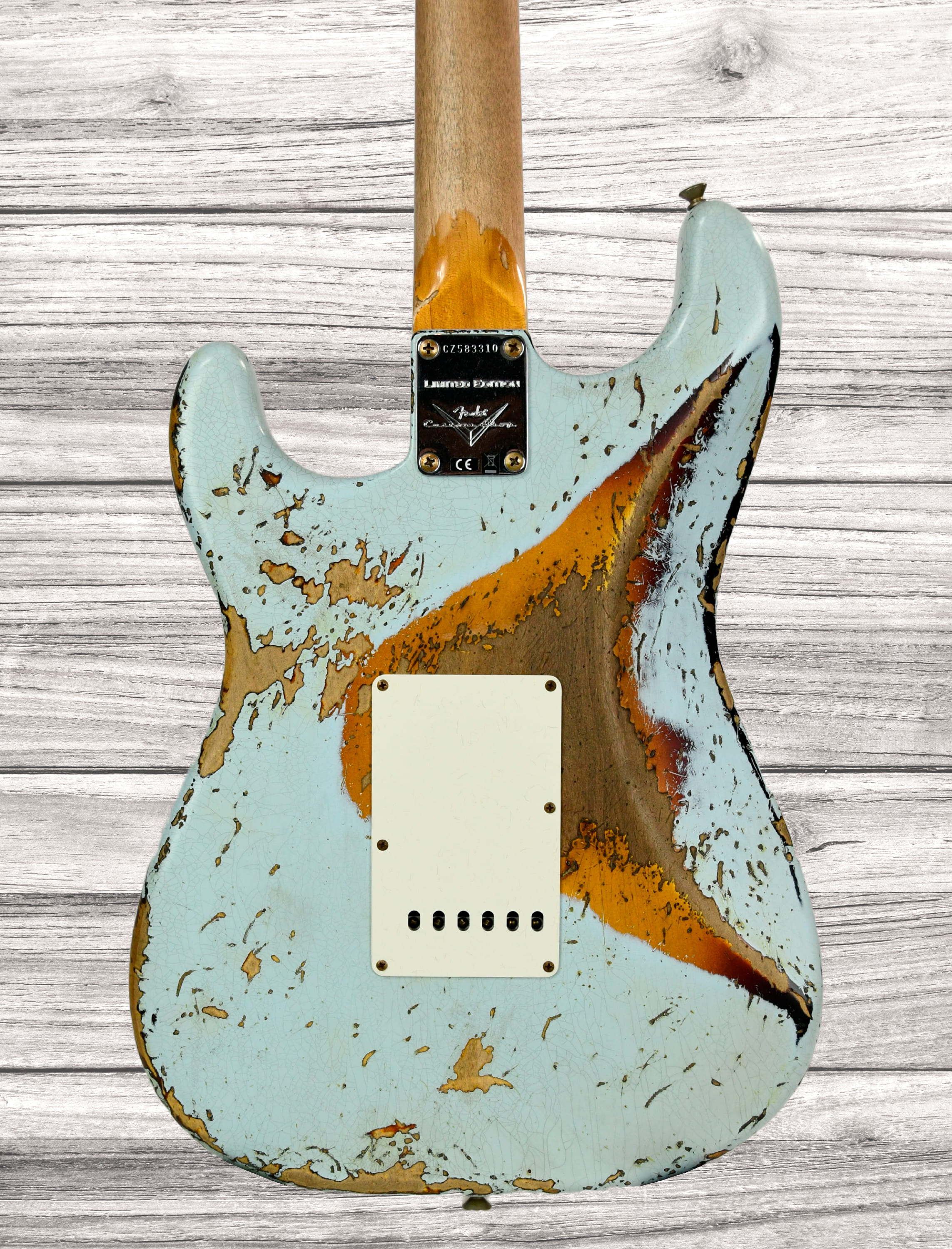fender-custom-shop-limited-edition-61-strat-super-heavy-realic-sonic-blue-3-color-sunburst_67af589279104.jpg