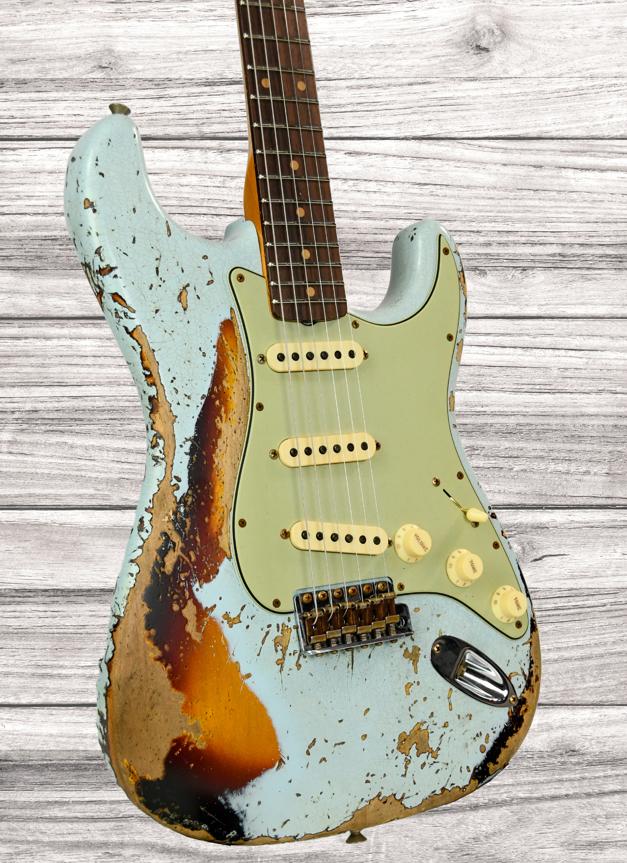 fender-custom-shop-limited-edition-61-strat-super-heavy-realic-sonic-blue-3-color-sunburst_67af58a92ae3f.jpg