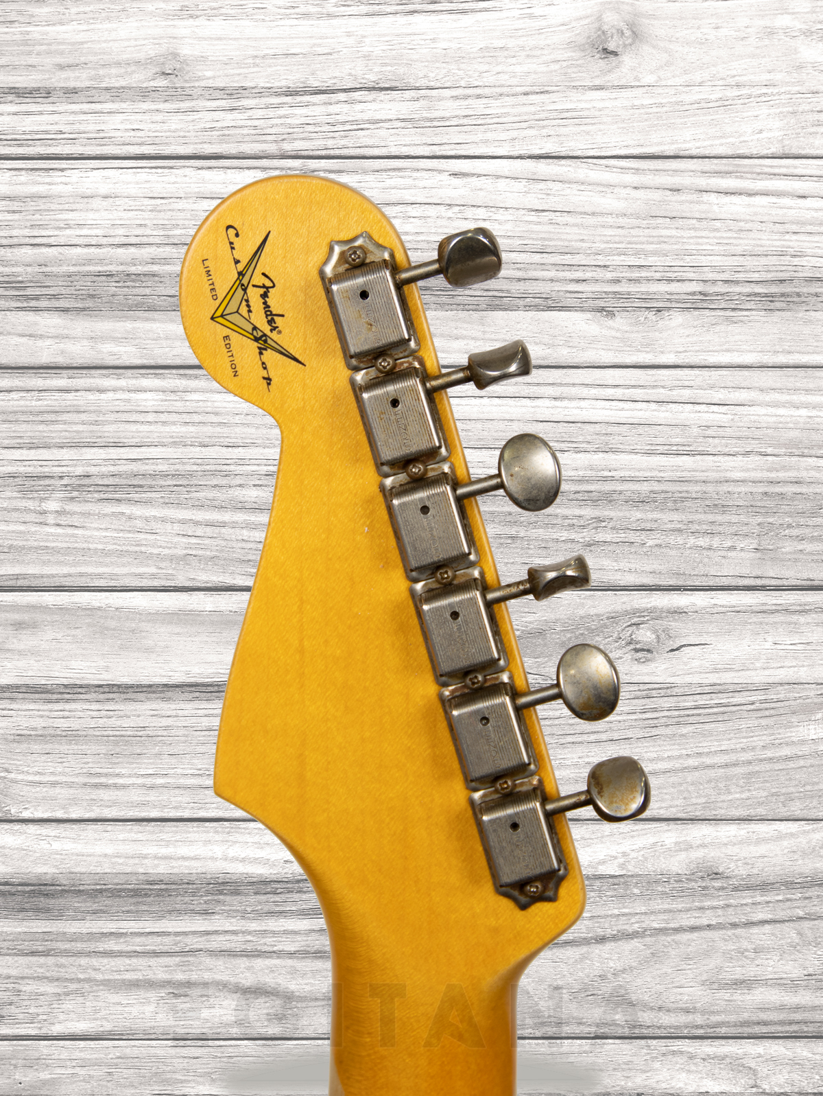 fender-custom-shop-limited-edition-62-63-journeyman-relic-rw-aged-3-color-sunburst_6047bb2887523.jpg