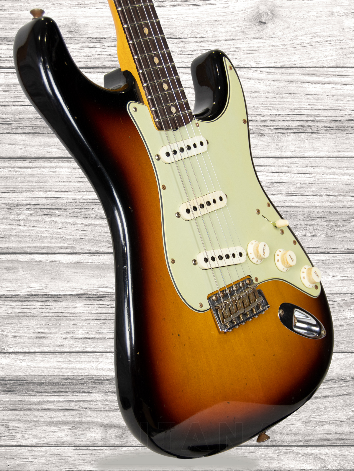 fender-custom-shop-limited-edition-62-63-journeyman-relic-rw-aged-3-color-sunburst_6047bb2c126b5.jpg