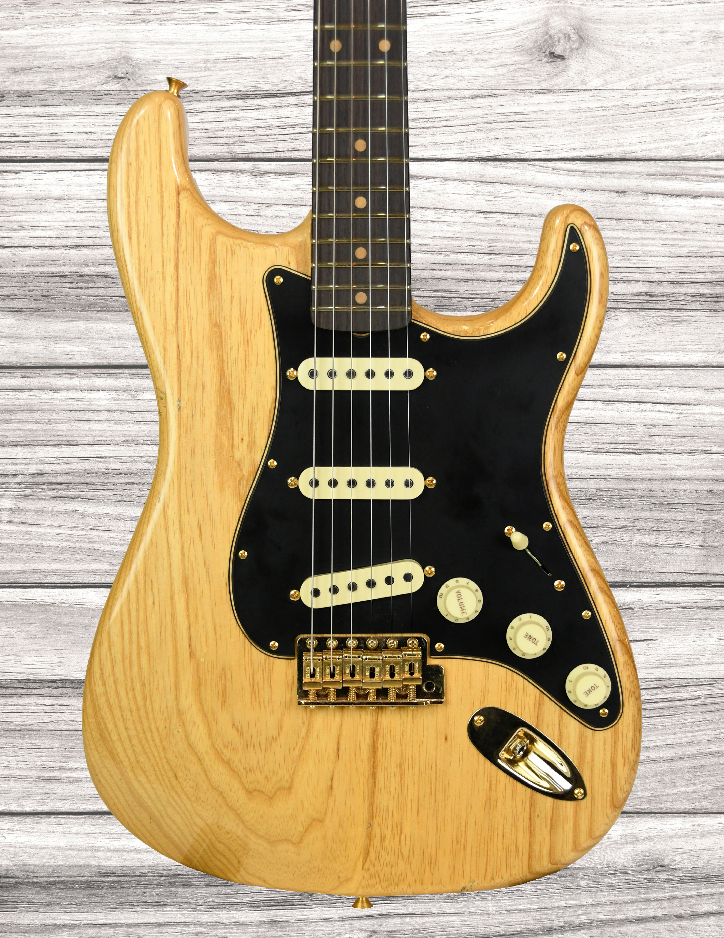 fender-custom-shop-limited-edition-62-stratocaster-journeyman-relic-aged-natural_67925ba57472c.jpg