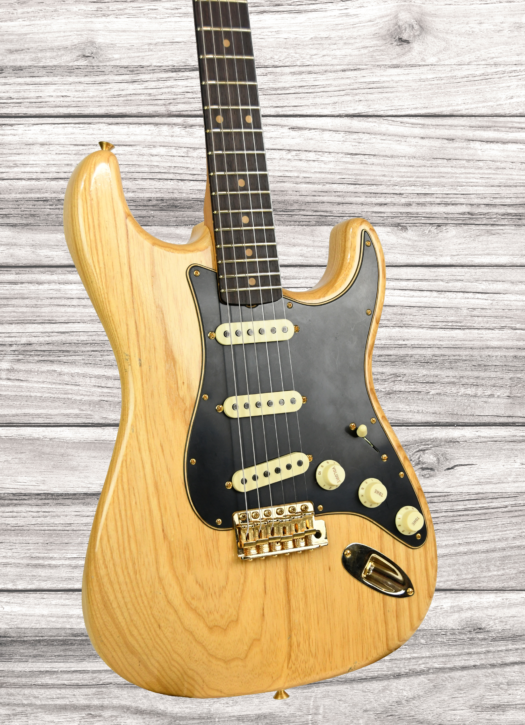 fender-custom-shop-limited-edition-62-stratocaster-journeyman-relic-aged-natural_67925baebf91b.jpg