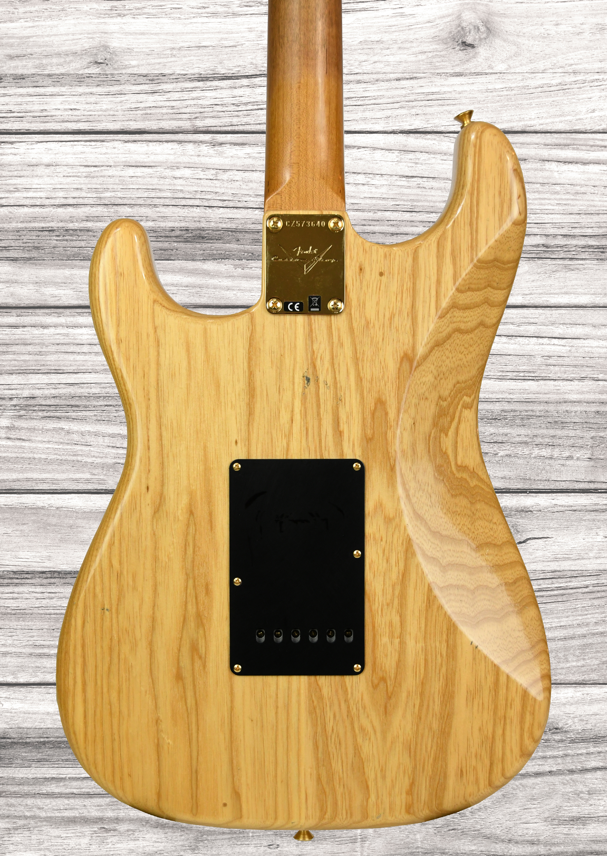 fender-custom-shop-limited-edition-62-stratocaster-journeyman-relic-aged-natural_67925bb7e8d49.jpg