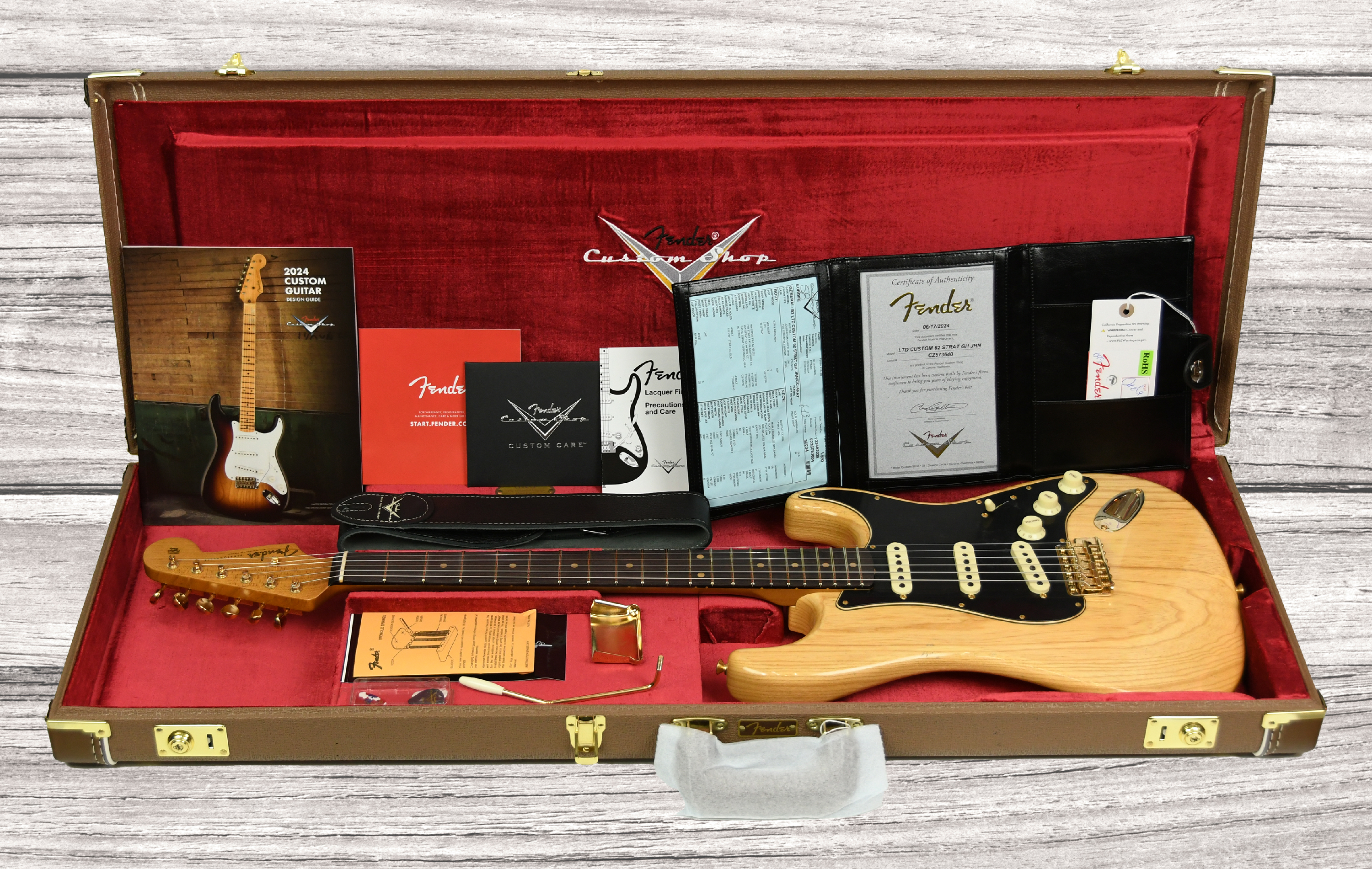 fender-custom-shop-limited-edition-62-stratocaster-journeyman-relic-aged-natural_67925bc0d4559.jpg