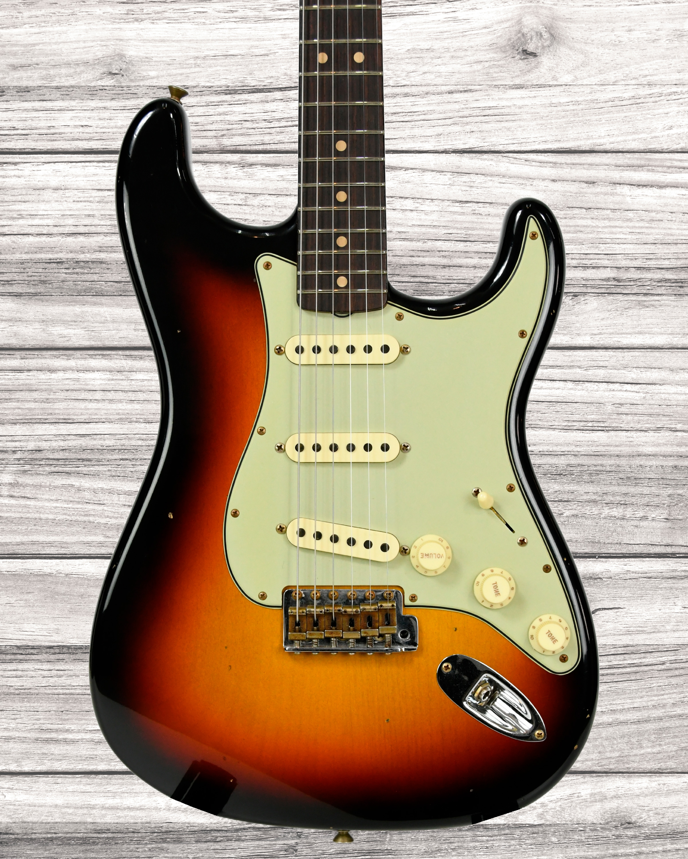 fender-custom-shop-limited-edition-63-stratocaster-journeyman-bleached-3-tone-sunburst_67e142c7eb397.jpg