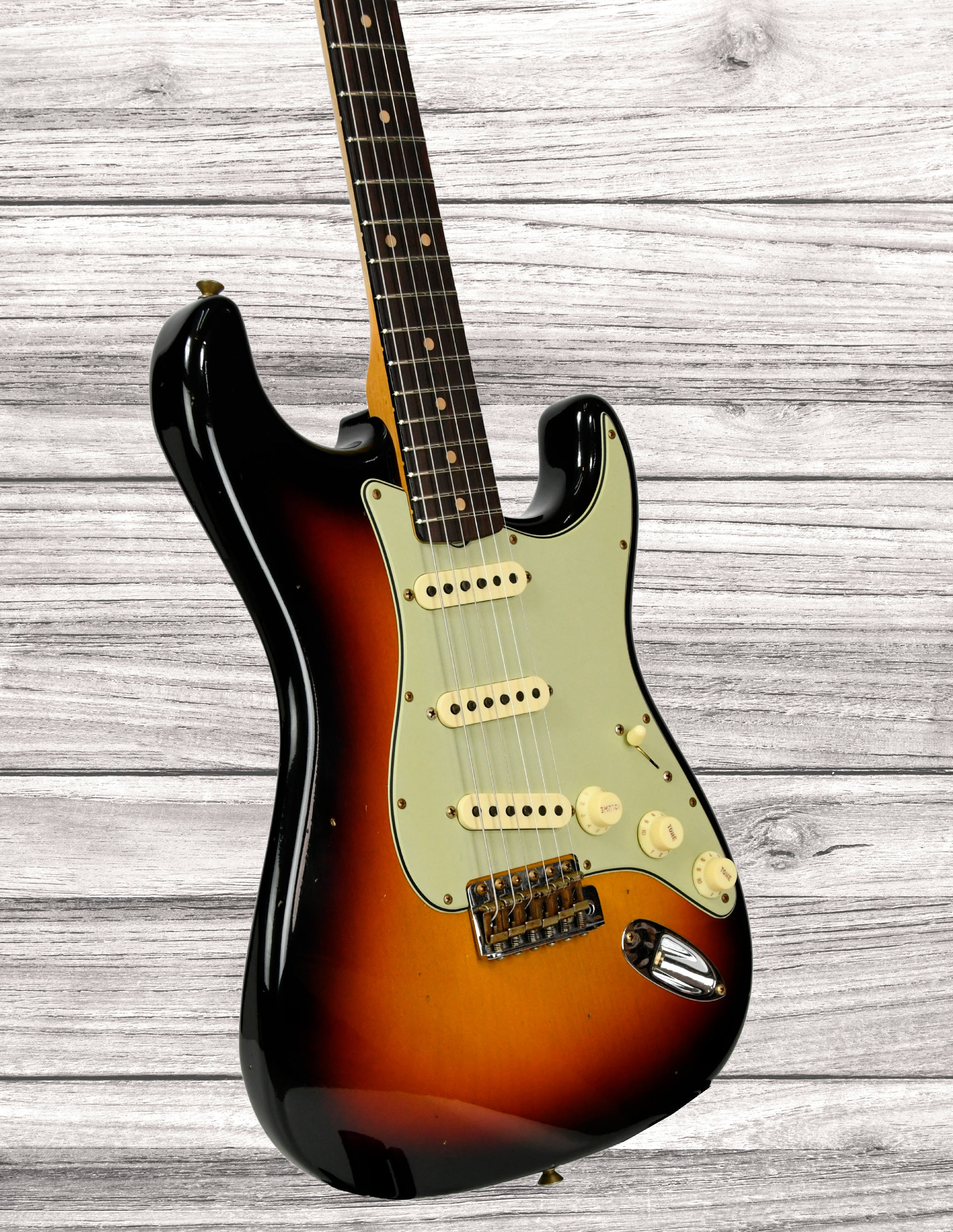 fender-custom-shop-limited-edition-63-stratocaster-journeyman-bleached-3-tone-sunburst_67e142cc8e431.jpg