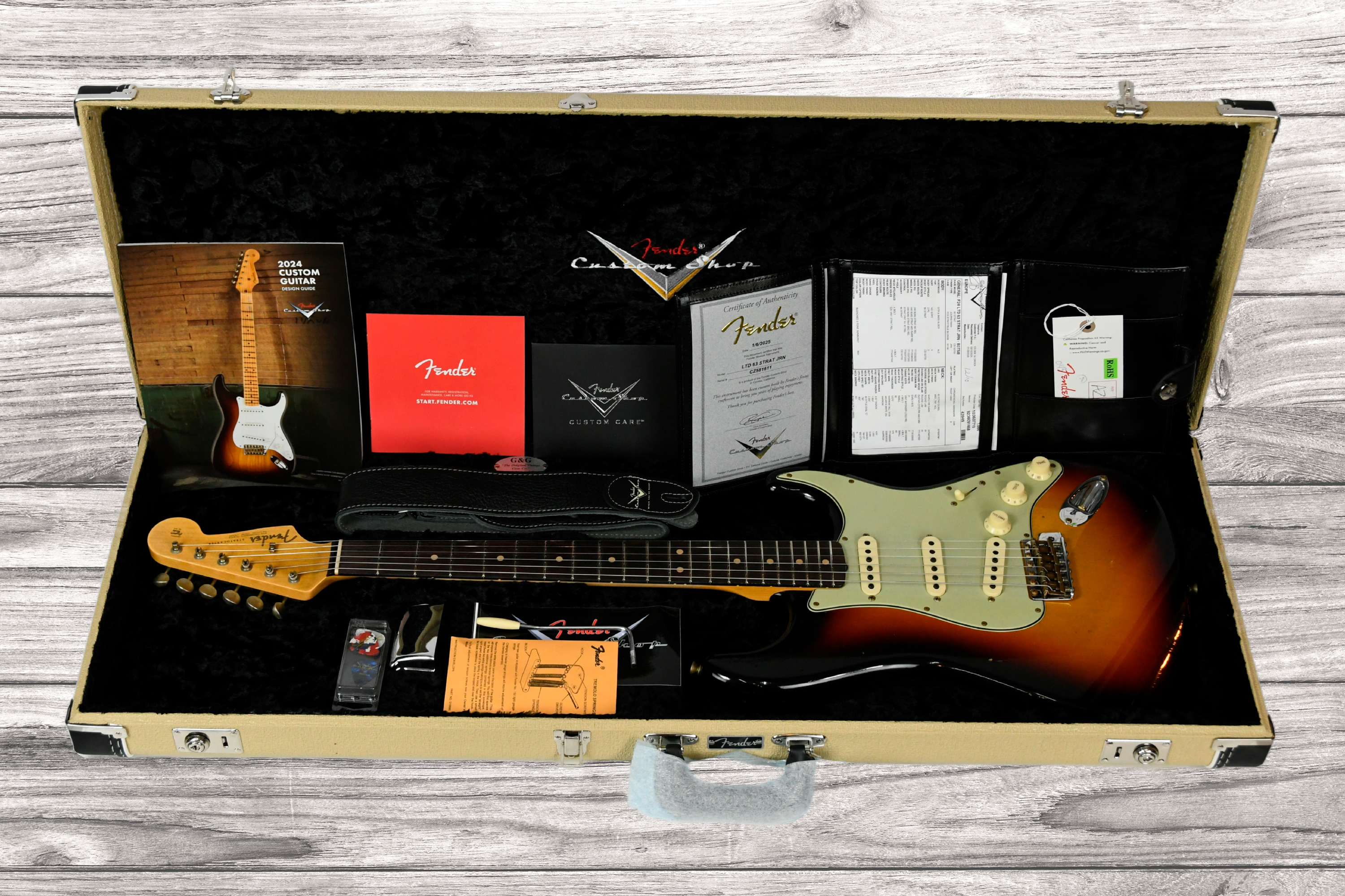 fender-custom-shop-limited-edition-63-stratocaster-journeyman-bleached-3-tone-sunburst_67e142e811f30.jpg