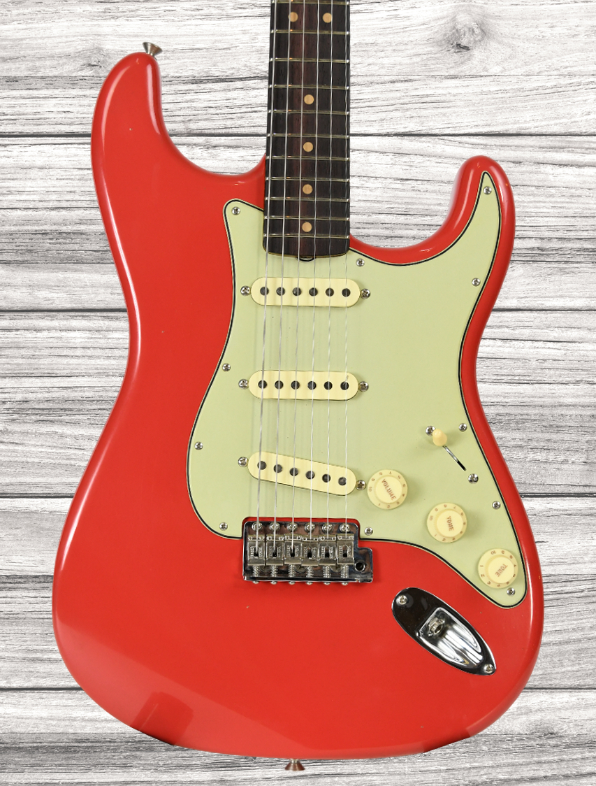 fender-custom-shop-limited-edition-63-stratocaster-journeyman-relic-aged-fiesta-red_6601871021e7d.jpg