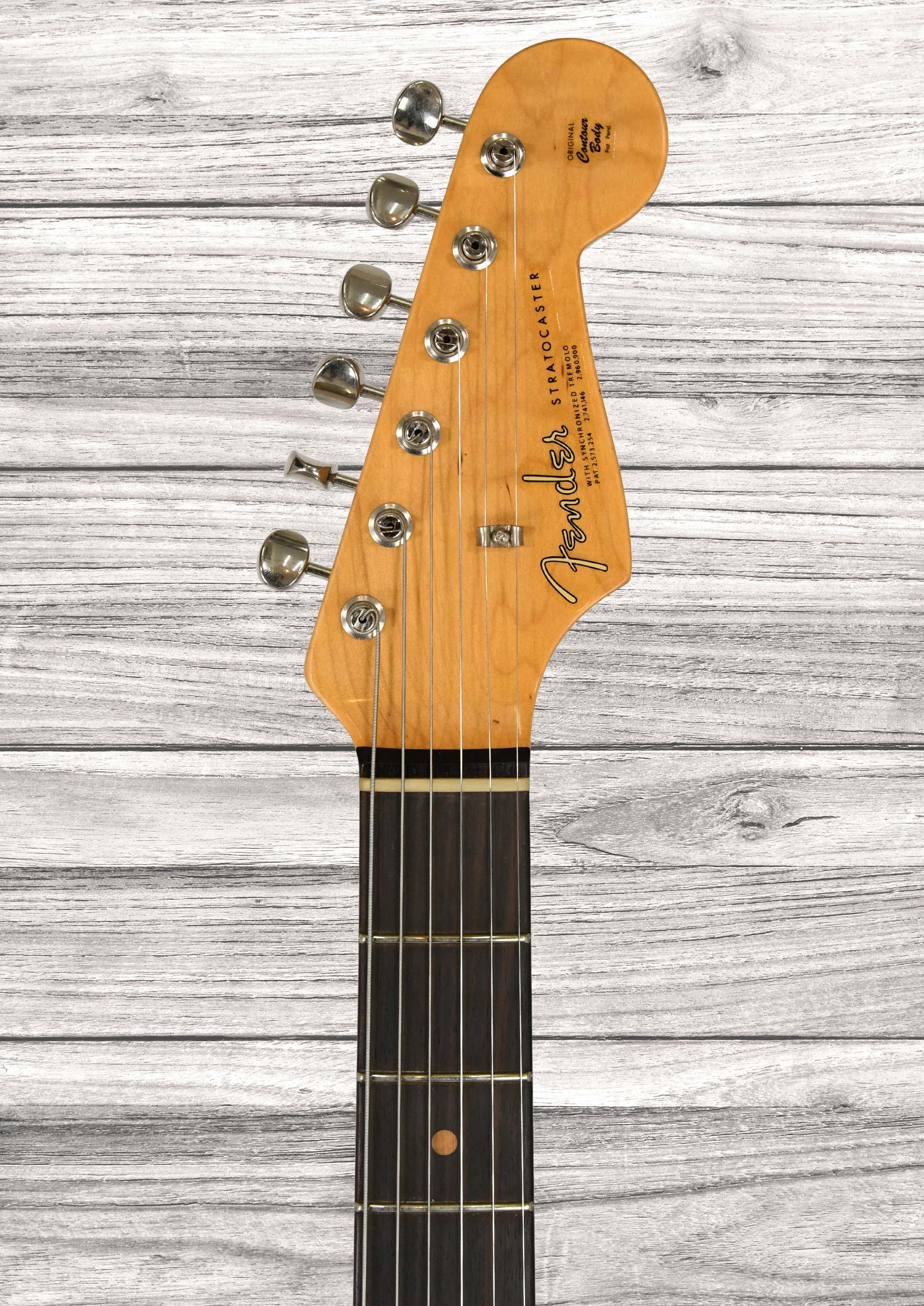 fender-custom-shop-limited-edition-63-stratocaster-journeyman-relic-aged-fiesta-red_69aefa557e2cc.jpg