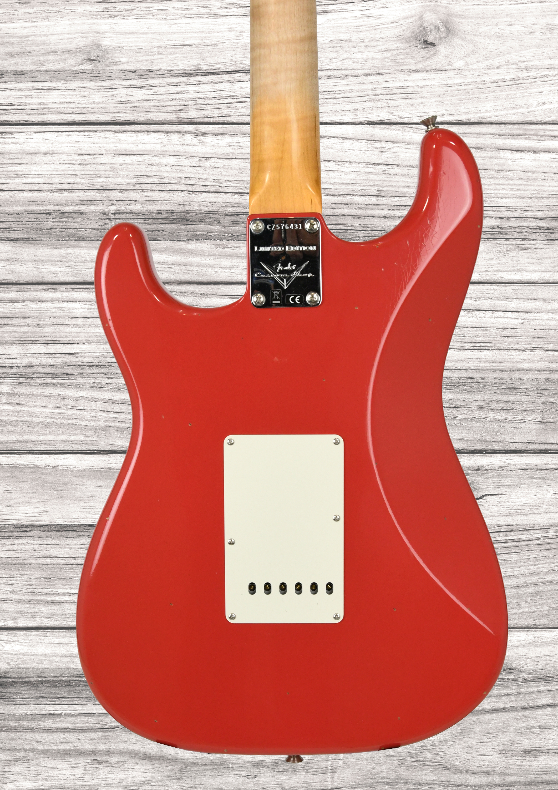 fender-custom-shop-limited-edition-63-stratocaster-journeyman-relic-aged-fiesta-red_69aefa5c9eb5c.jpg