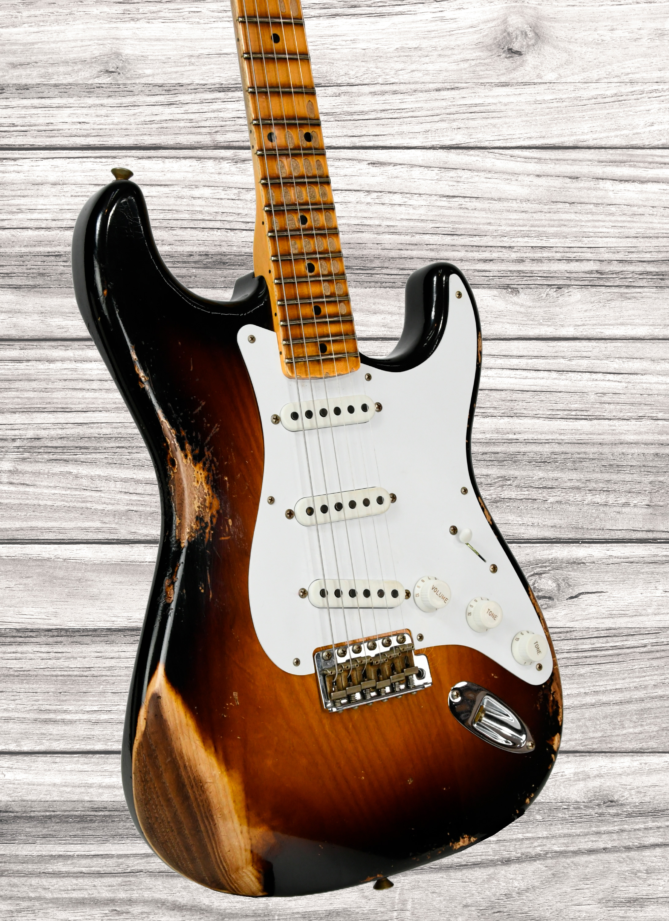 fender-custom-shop-limited-edition-70th-anniversary-1954-stratocaster-heavy-relic_67e2c73876eaa.jpg