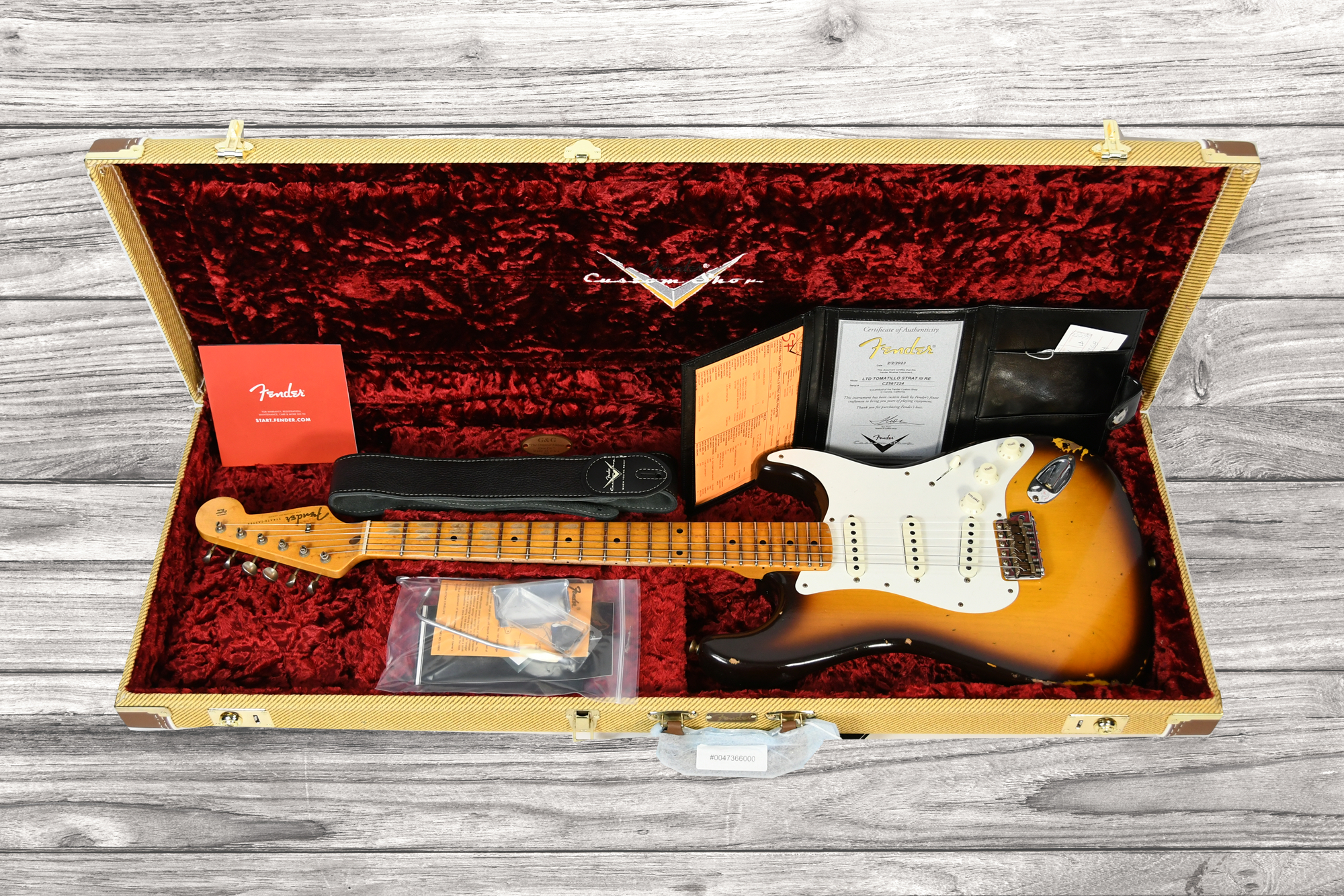 fender-custom-shop-limited-edition-tomatillo-strat-iii-relic-faded-aged-chocolate-2-color-sunburst_6422c66293297.jpg