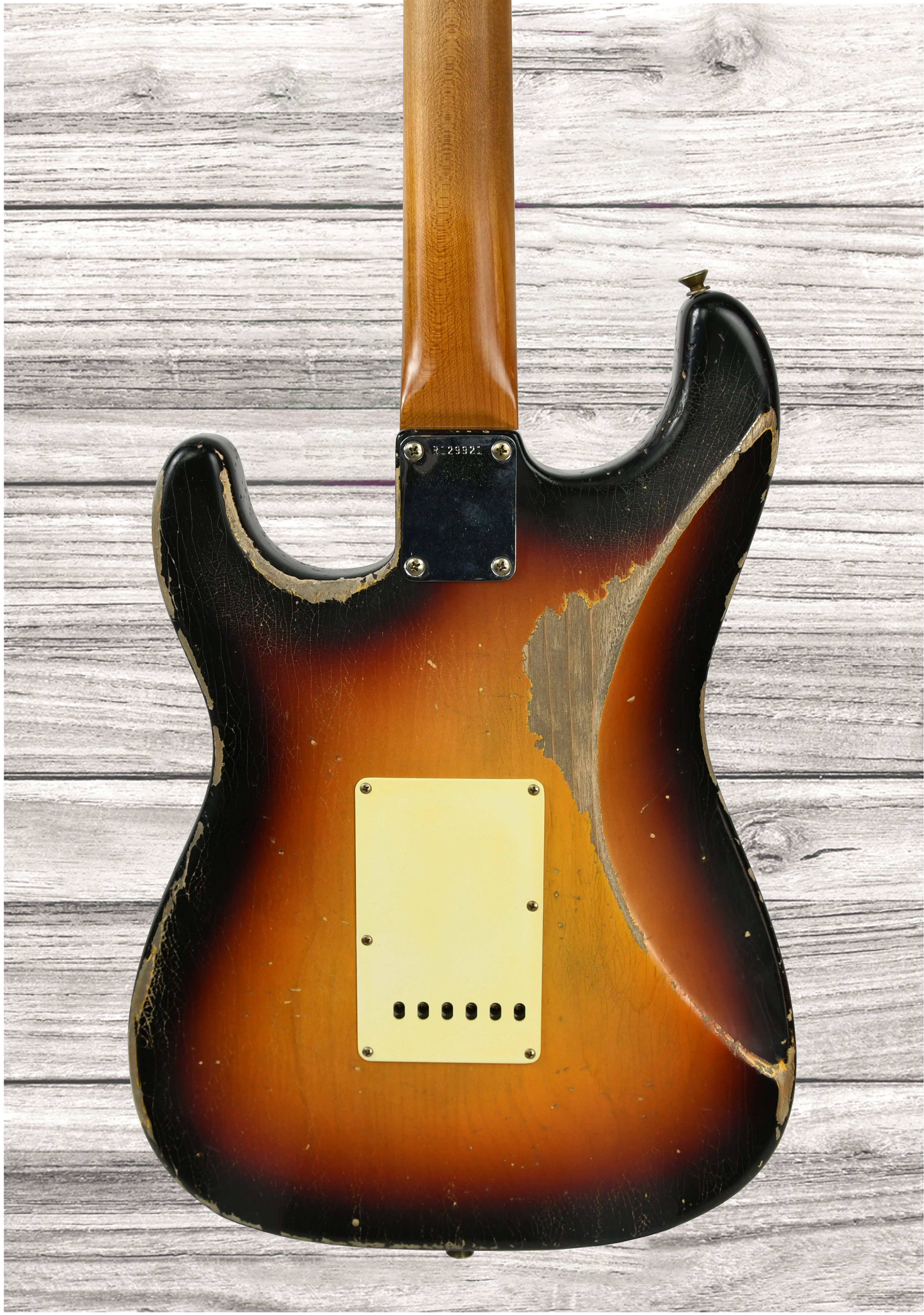 fender-custom-shop-masterbuilt-greg-fessler-1963-stratocaster-relic-3-tone-sunburst_648c1feec59aa.jpg
